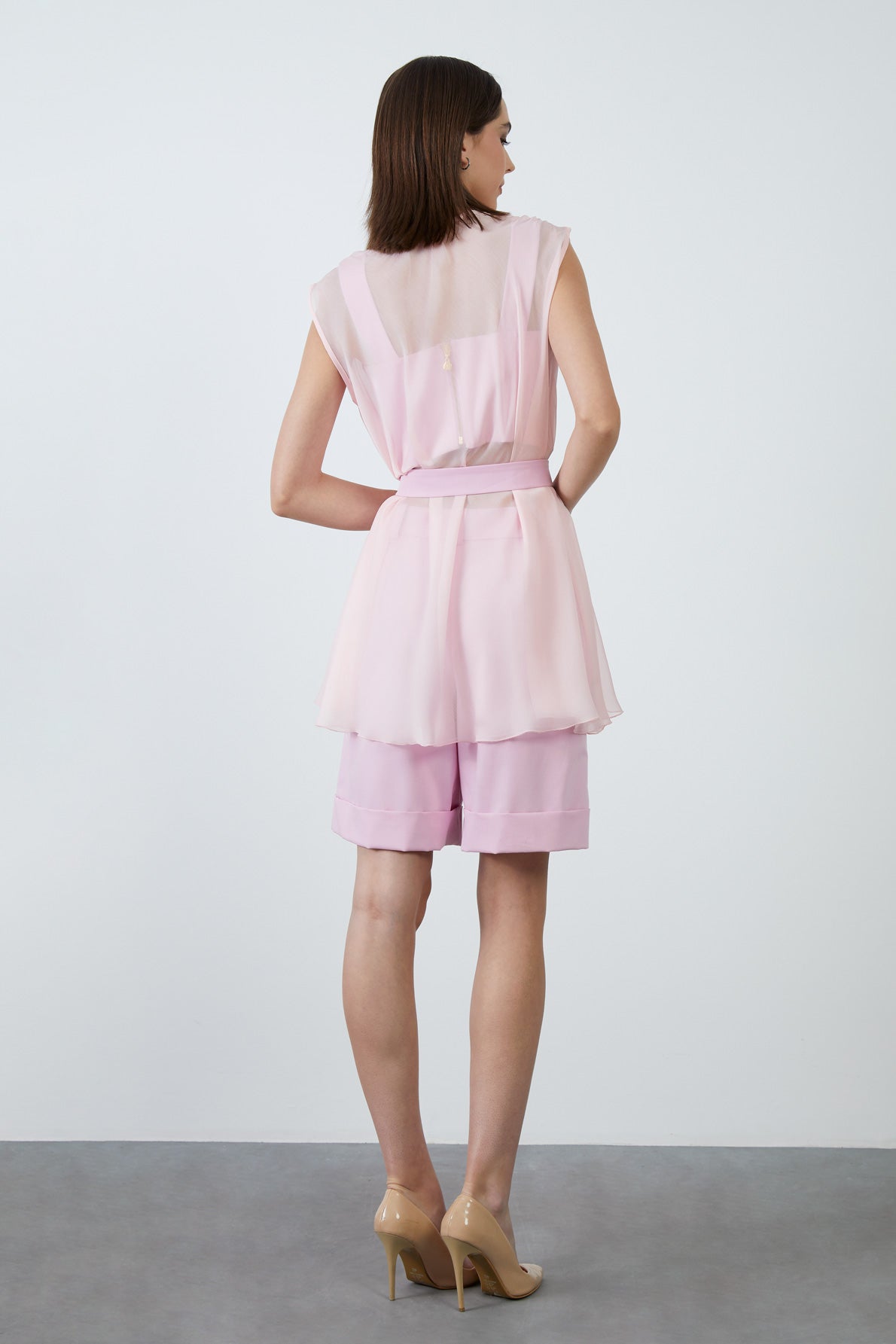 Crop Top ve Duble Paçalı Rahat Kesim Şortlu Şifon Yelekli 3'Lü Pembe Keten Takım