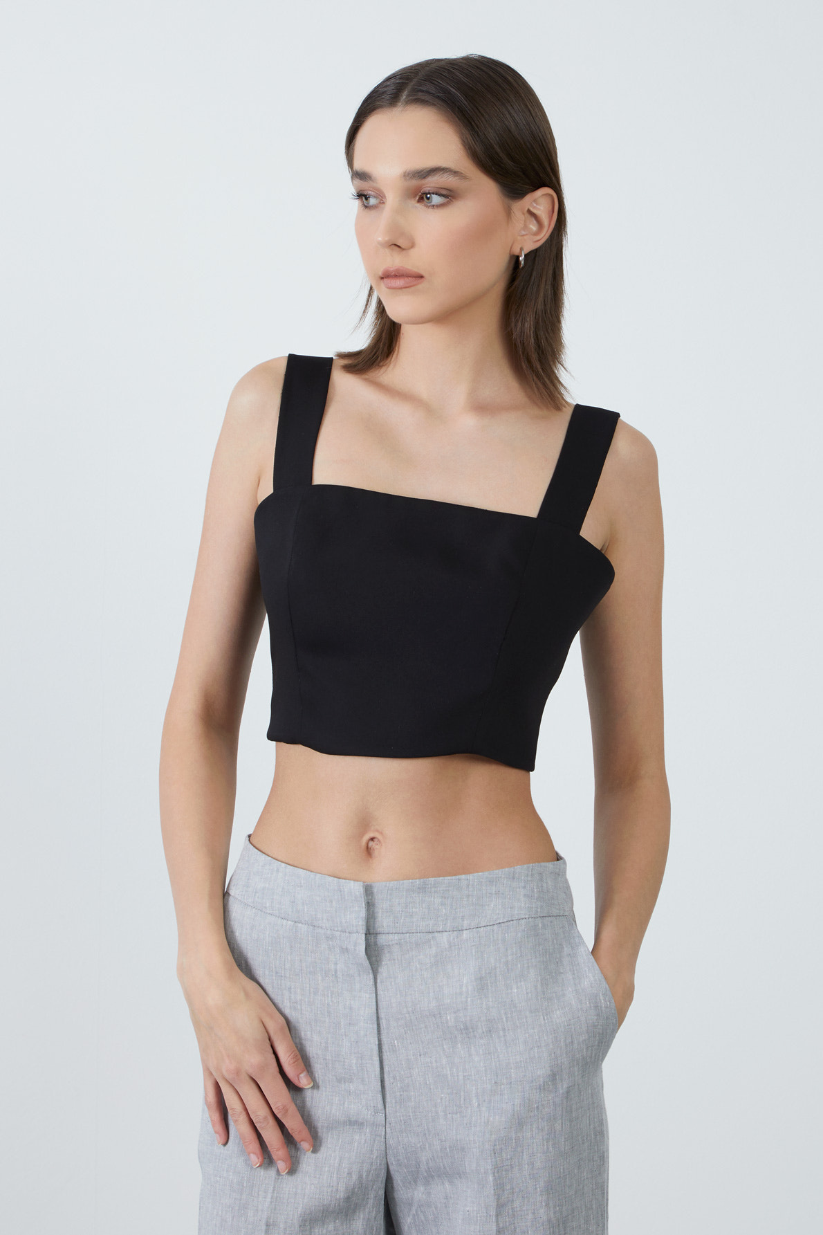 Kalın Askılı Siyah Crop Top
