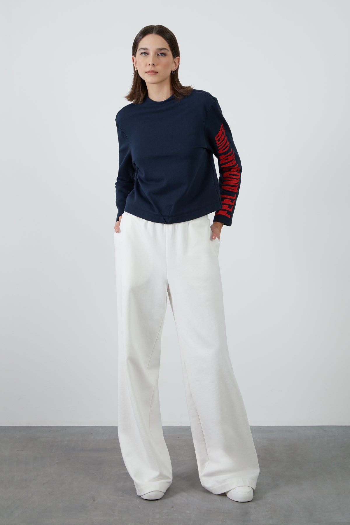 Nakış Detaylı Uzun Kollu T-Shirt