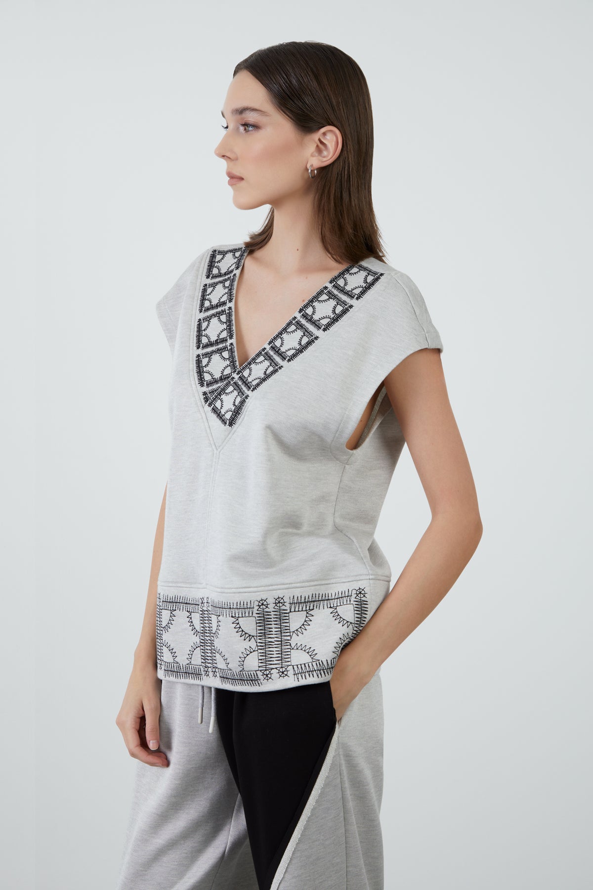 Nakış Detaylı Süveter