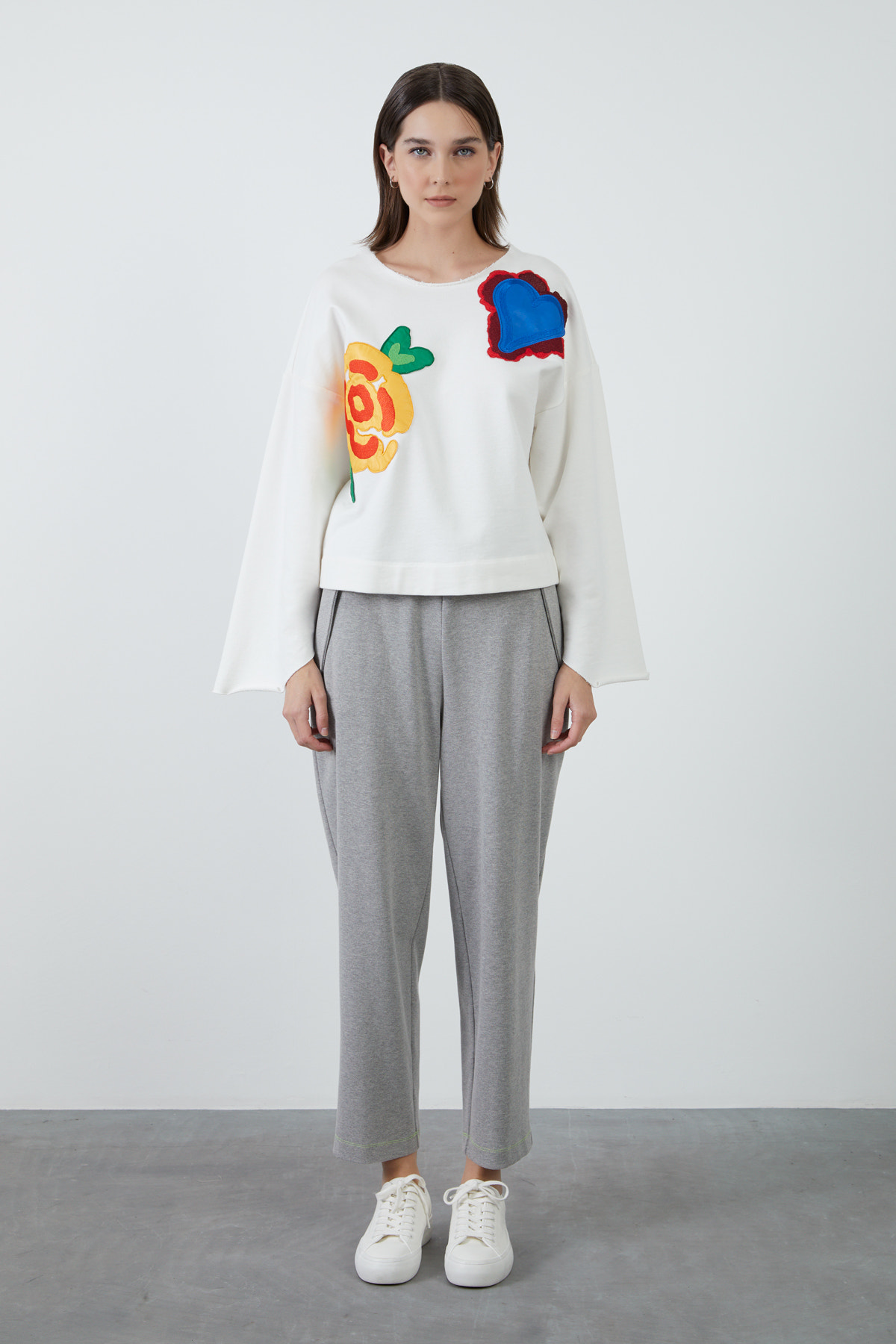 Aplike Nakış Detaylı Sweatshirt