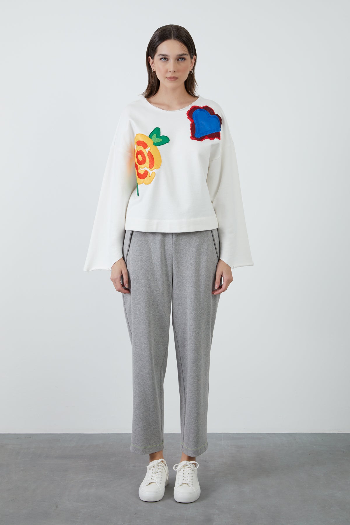 Aplike Nakış Detaylı Sweatshirt