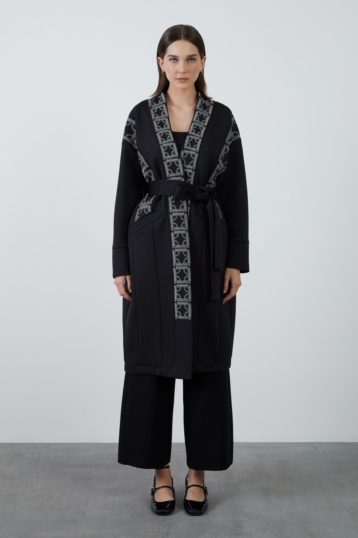 Nakış Detaylı Uzun Ceket