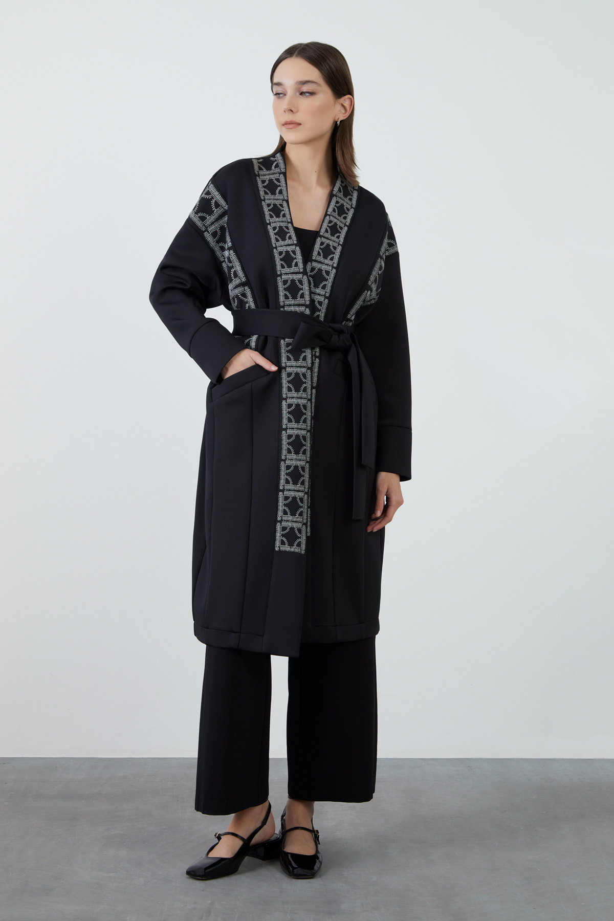 Nakış Detaylı Uzun Ceket