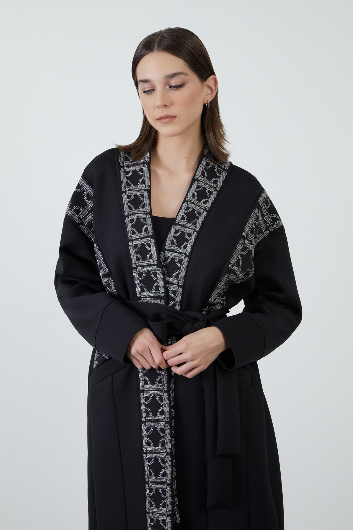Nakış Detaylı Uzun Ceket
