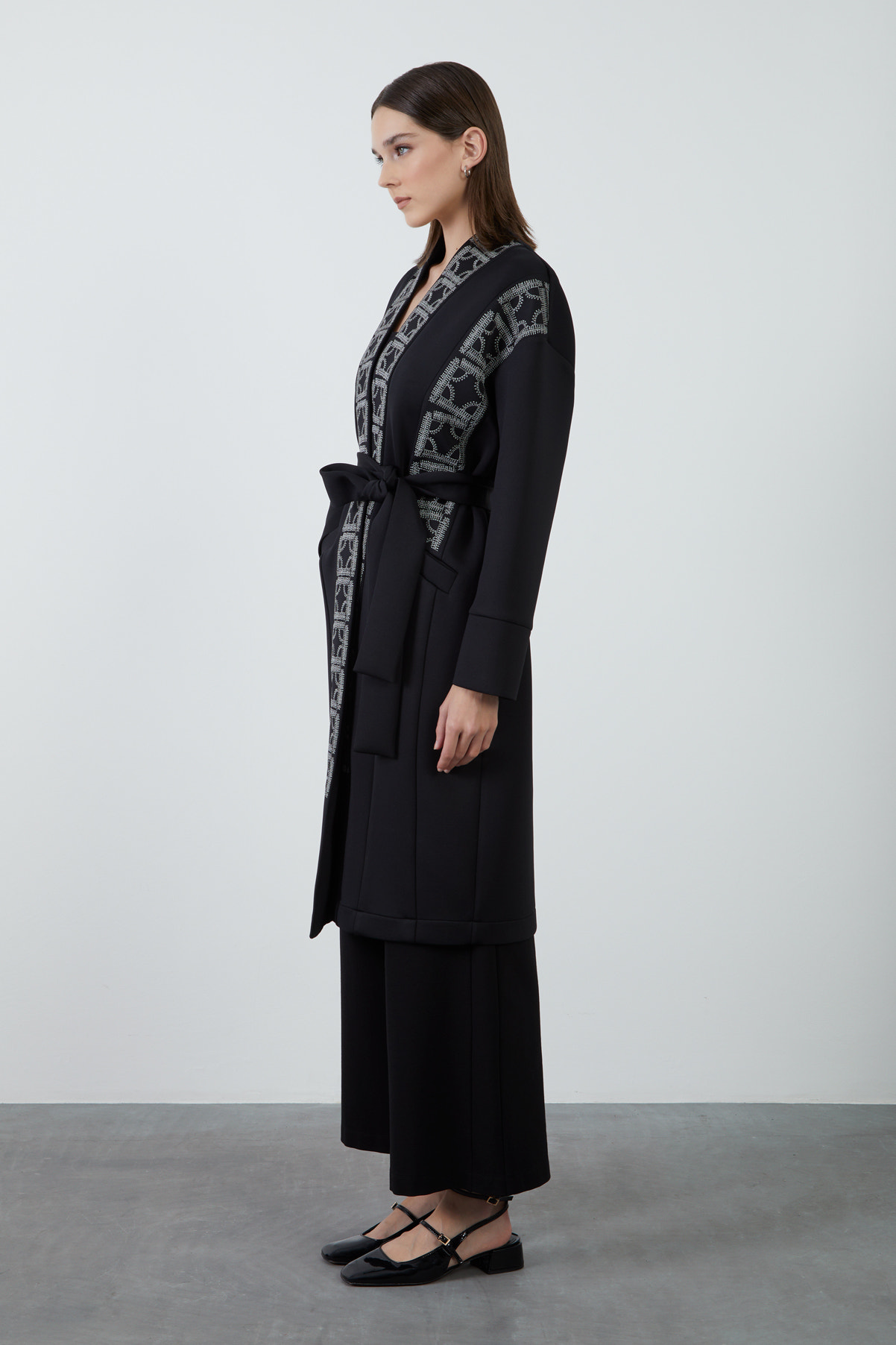 Nakış Detaylı Uzun Ceket