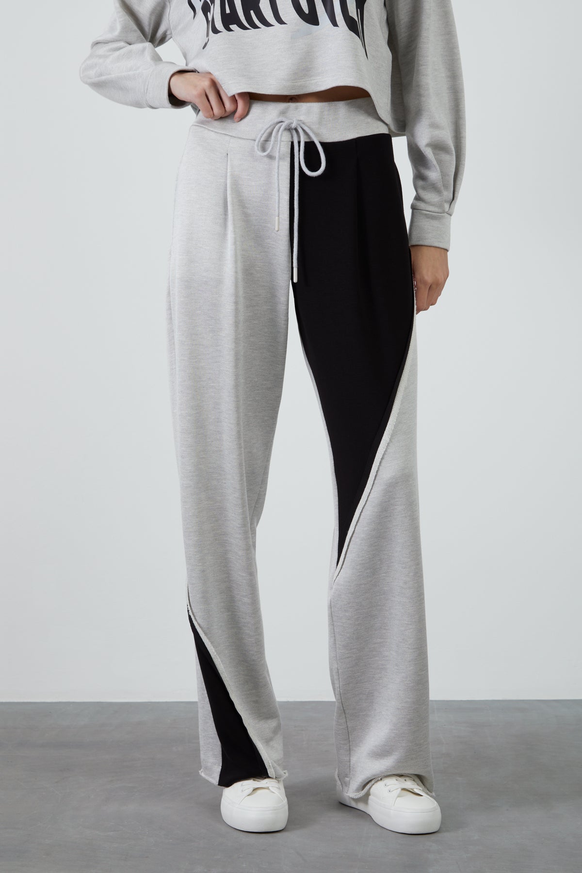 Garni Detaylı Eşofman