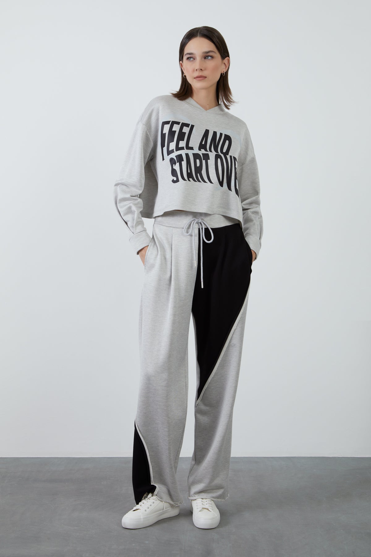 Garni Detaylı Eşofman