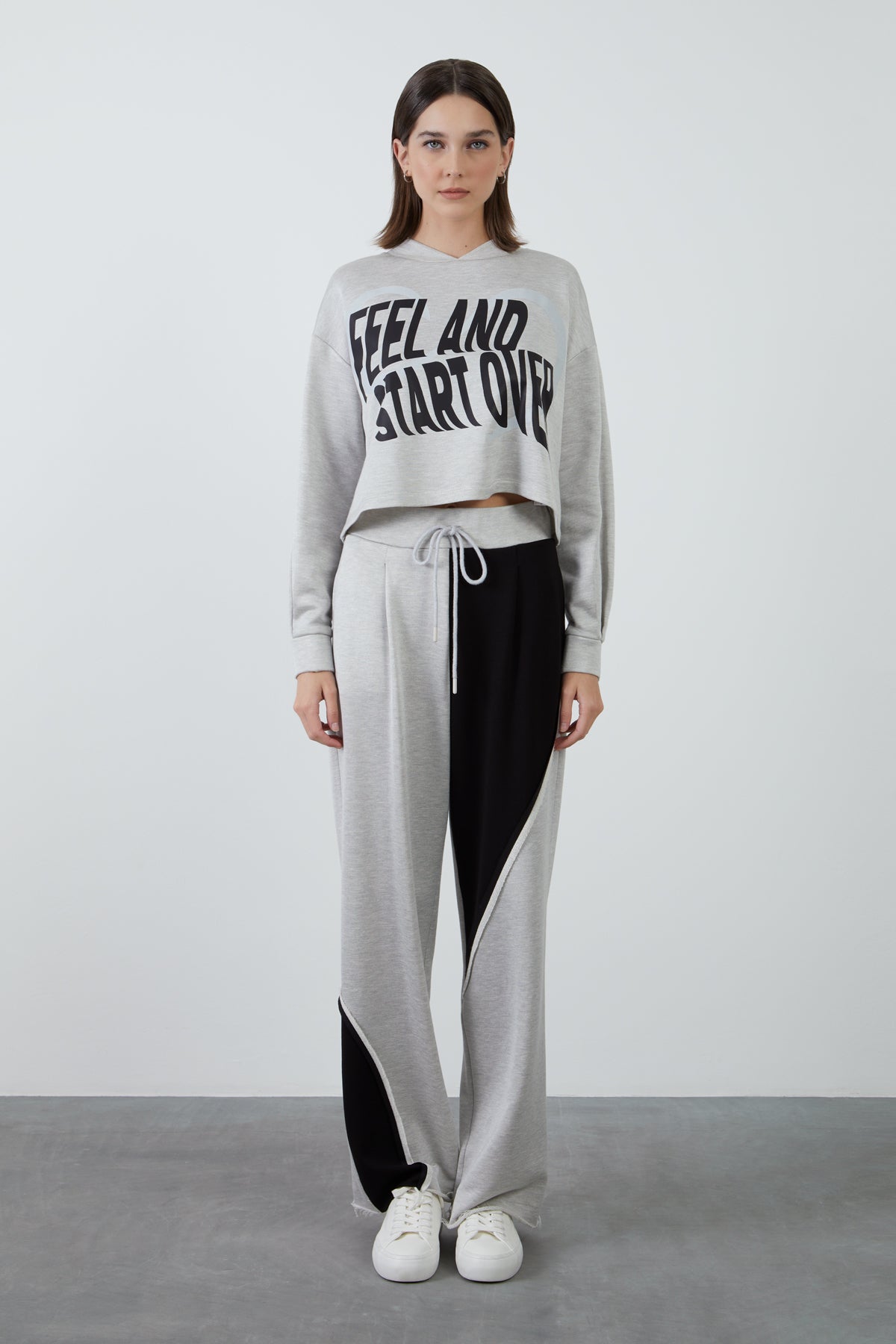 Garni Detaylı Eşofman