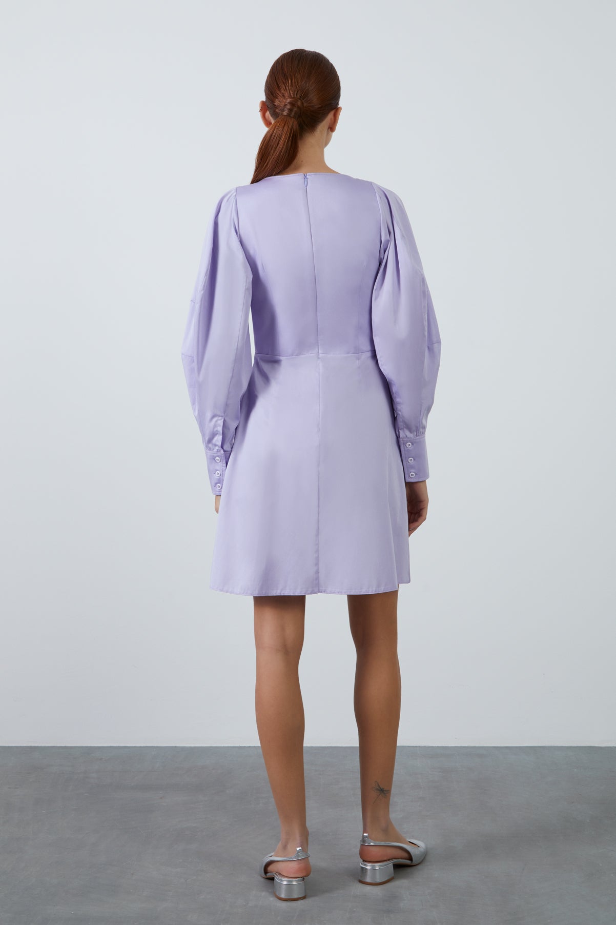 Kalp Yaka Karpuz Kol Detaylı Papatya Baskılı Broşlu Mini Elbise