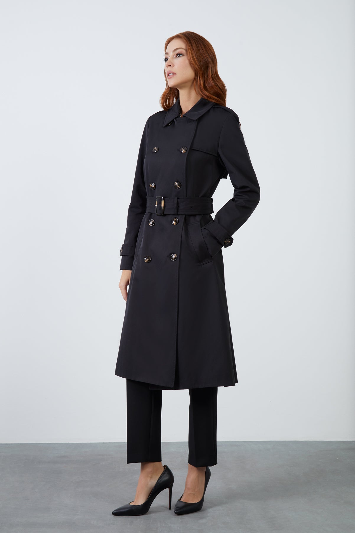 Arkası Yırtmaçlı Kemerli Pamuk Trençkot