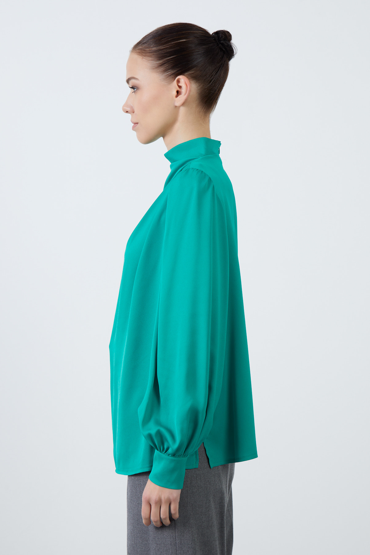 Yandan Yırtmaçlı Boğazlı Dökümlü Saten Bluz