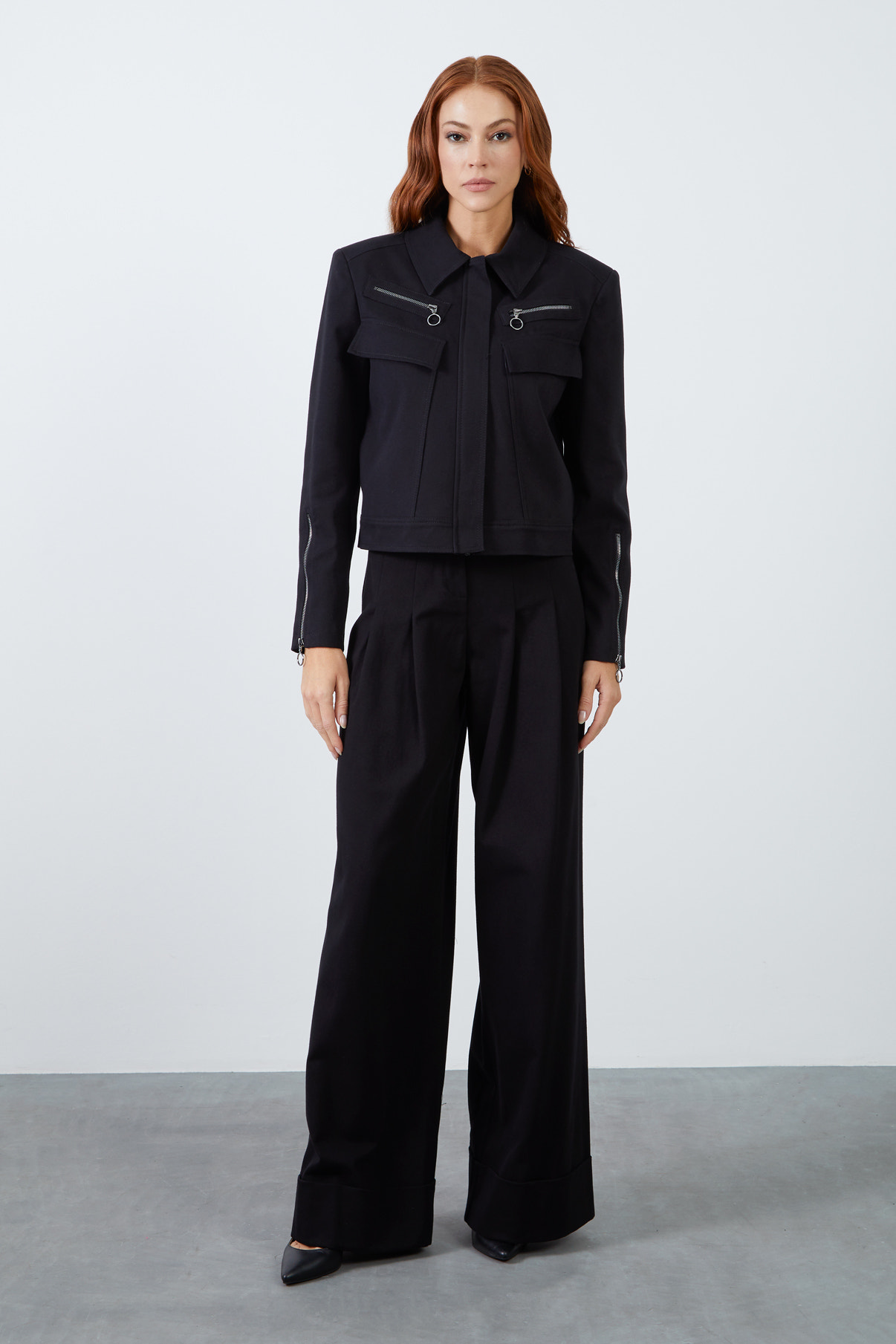 Cep Ve Fermuar Detaylı Siyah Spor Ceket