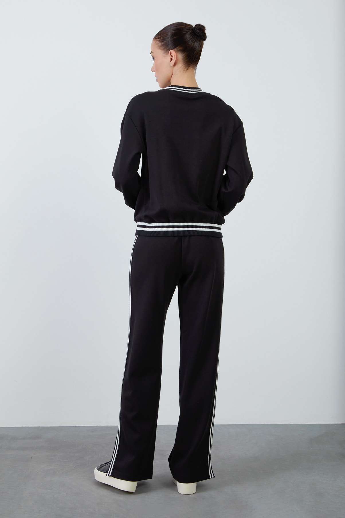 Pantolon Yırtmaçlı Rahat Kesim Eşofman Takımı