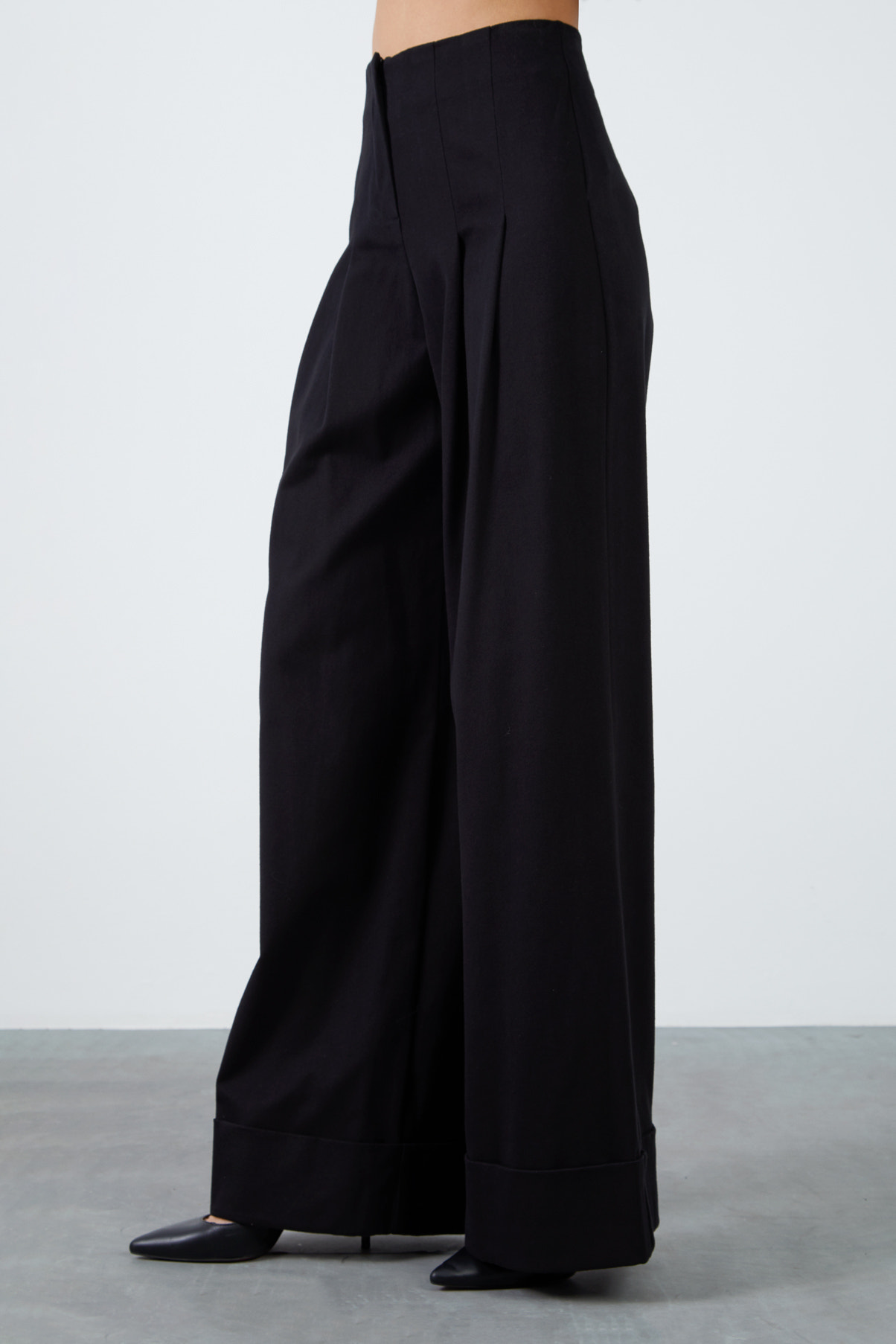 Bel Detaylı Pileli Duble Paçalı Geniş Pantolon