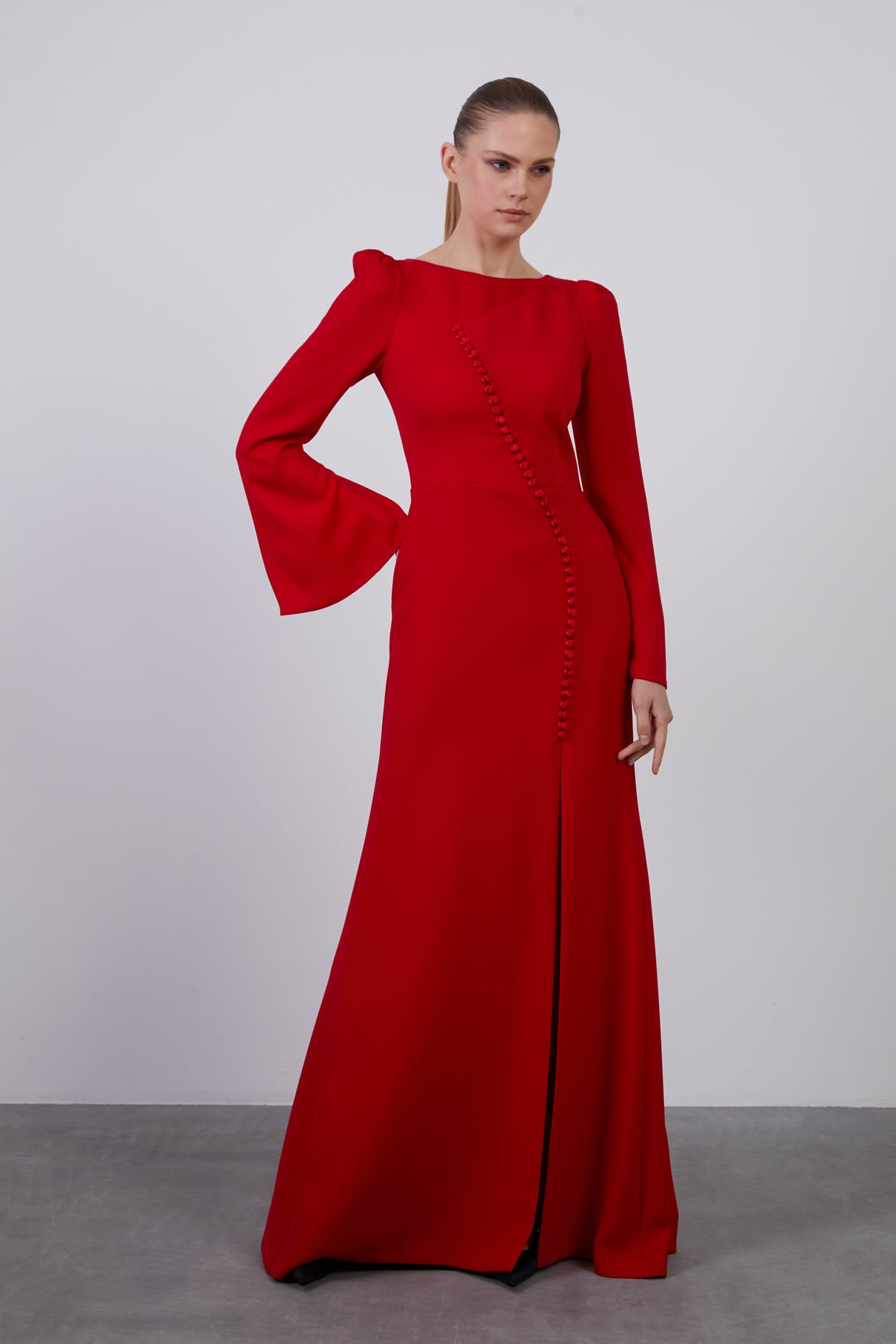 Düğme Detaylı Yırtmaçlı Balık Form Kırmızı Uzun Elbise