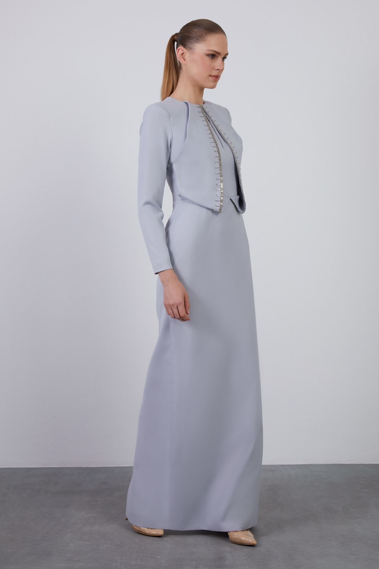 Önü İşleme Model Detaylı Arkası Yırtmaçlı Uzun Abiye Elbise