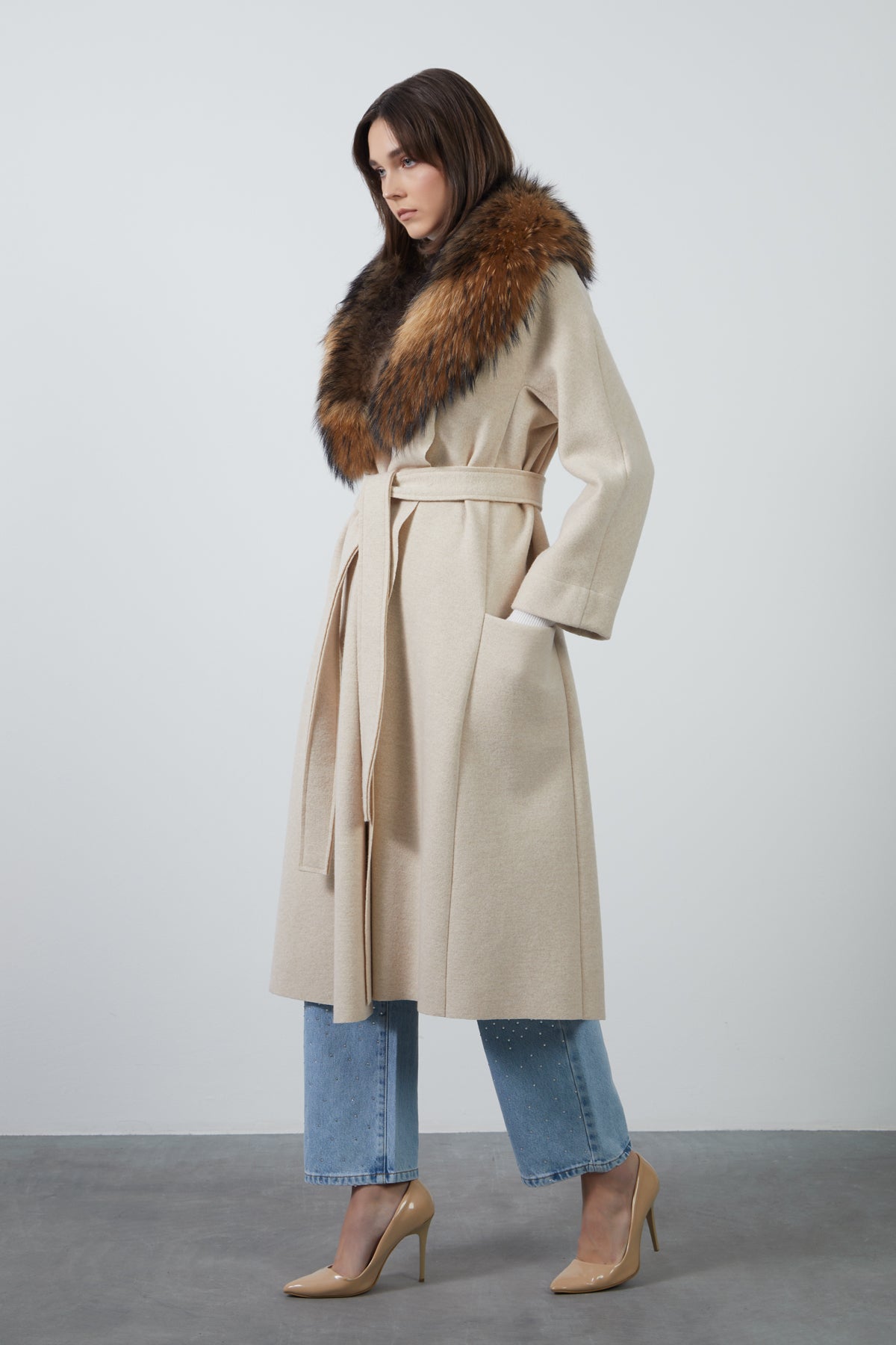 Kürk Detaylı Bej Midi Kaban