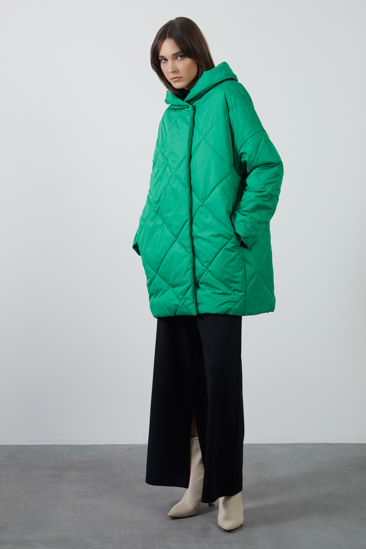 Gizli Kapüşon Detaylı İç Cepli Kaz Tüyü Mont