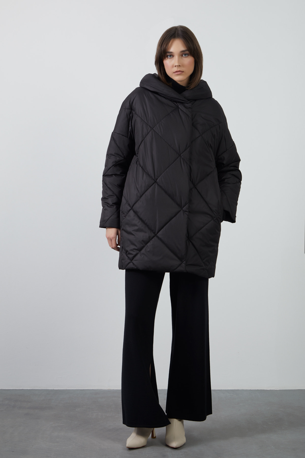 Gizli Kapüşon Detaylı İç Cepli Kaz Tüyü Mont