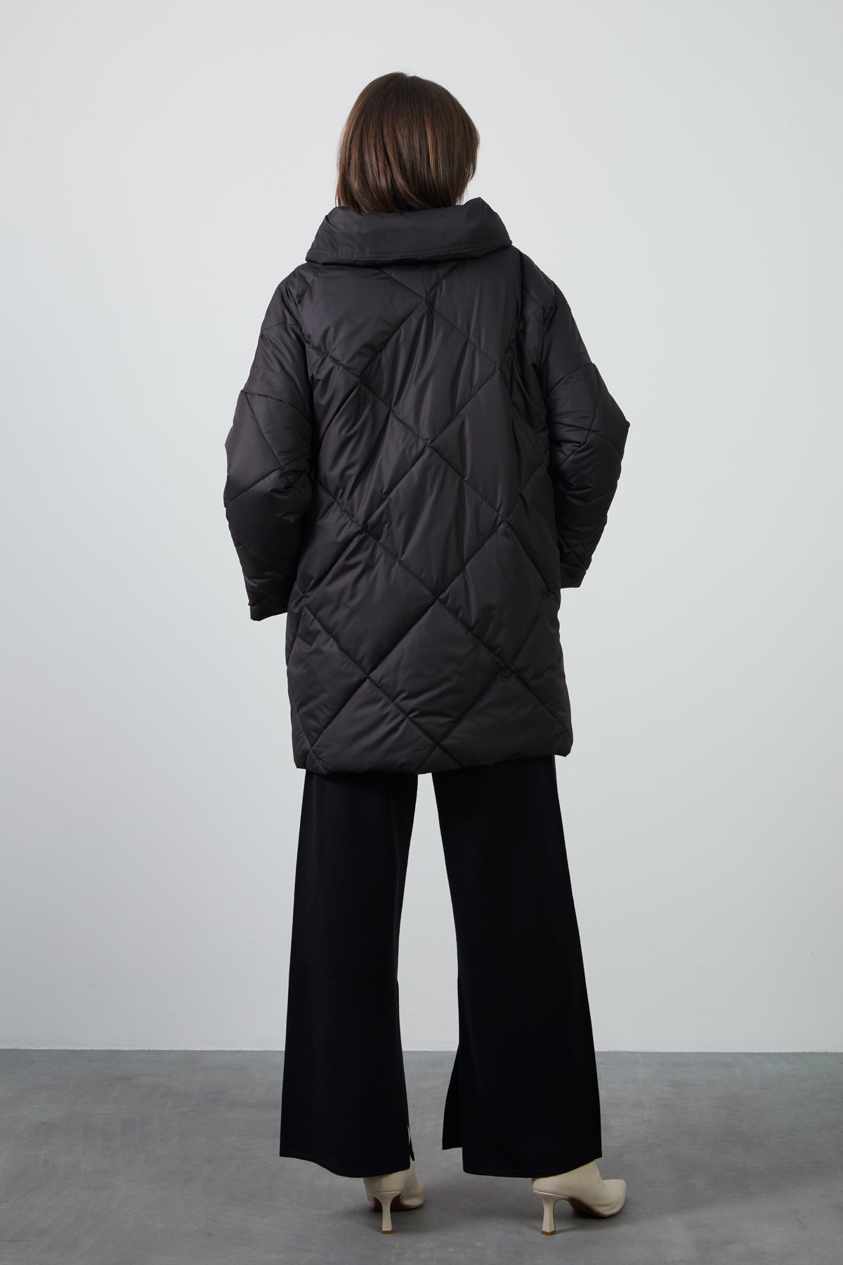 Gizli Kapüşon Detaylı İç Cepli Kaz Tüyü Mont