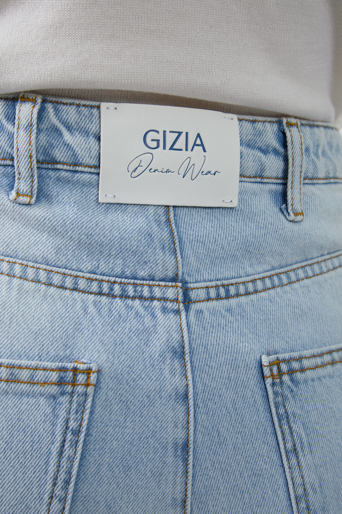 Aksesuar Toka Detaylı Basic Boru Paça Jean Pantolon