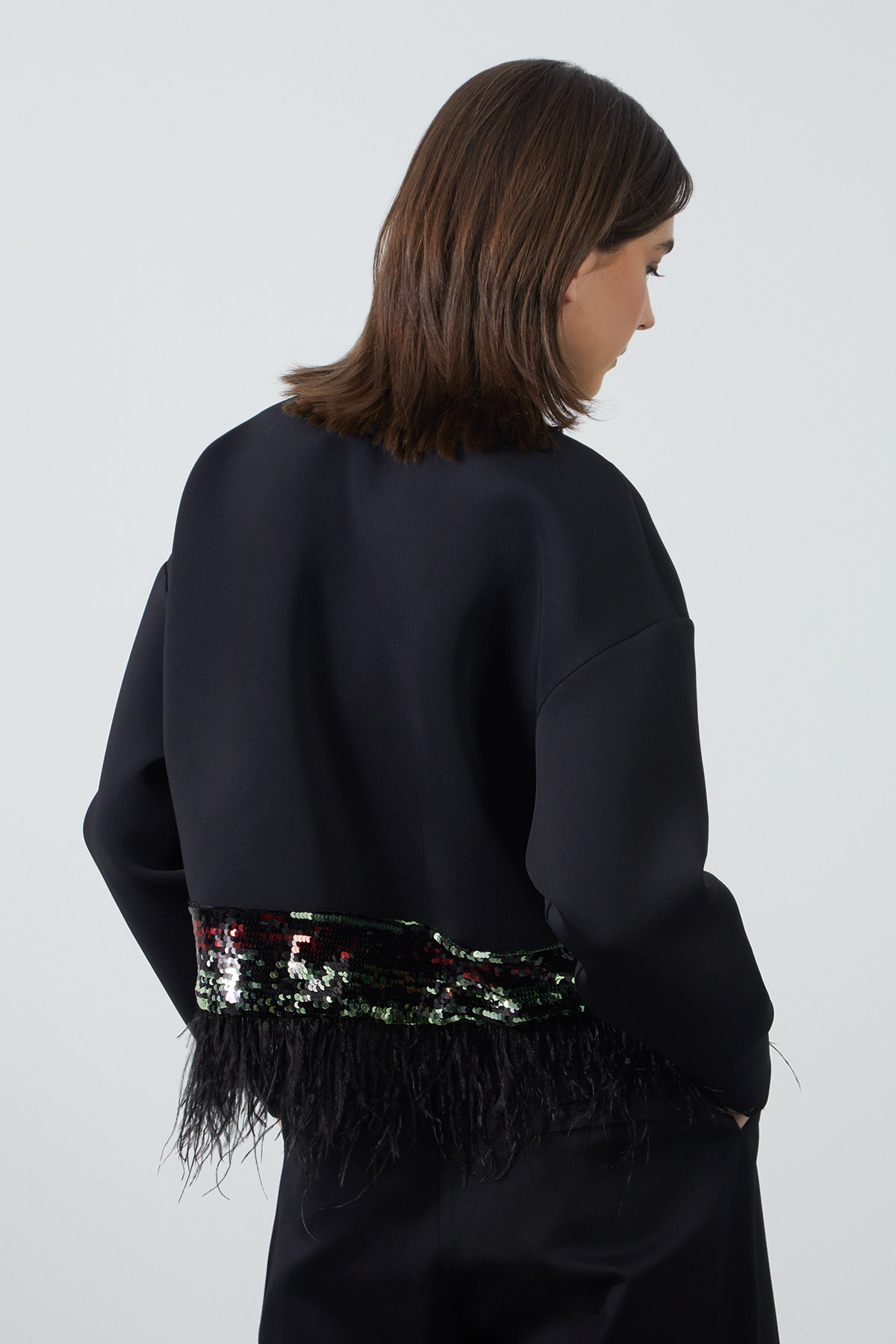 Etek Ucu Tüy Detaylı Pul Payet Garnili Yakası İşlemeli Sweatshirt