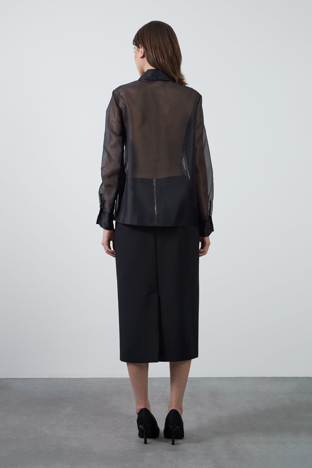 Nakış Aplike Detaylı Nervürlü Organze Bluz