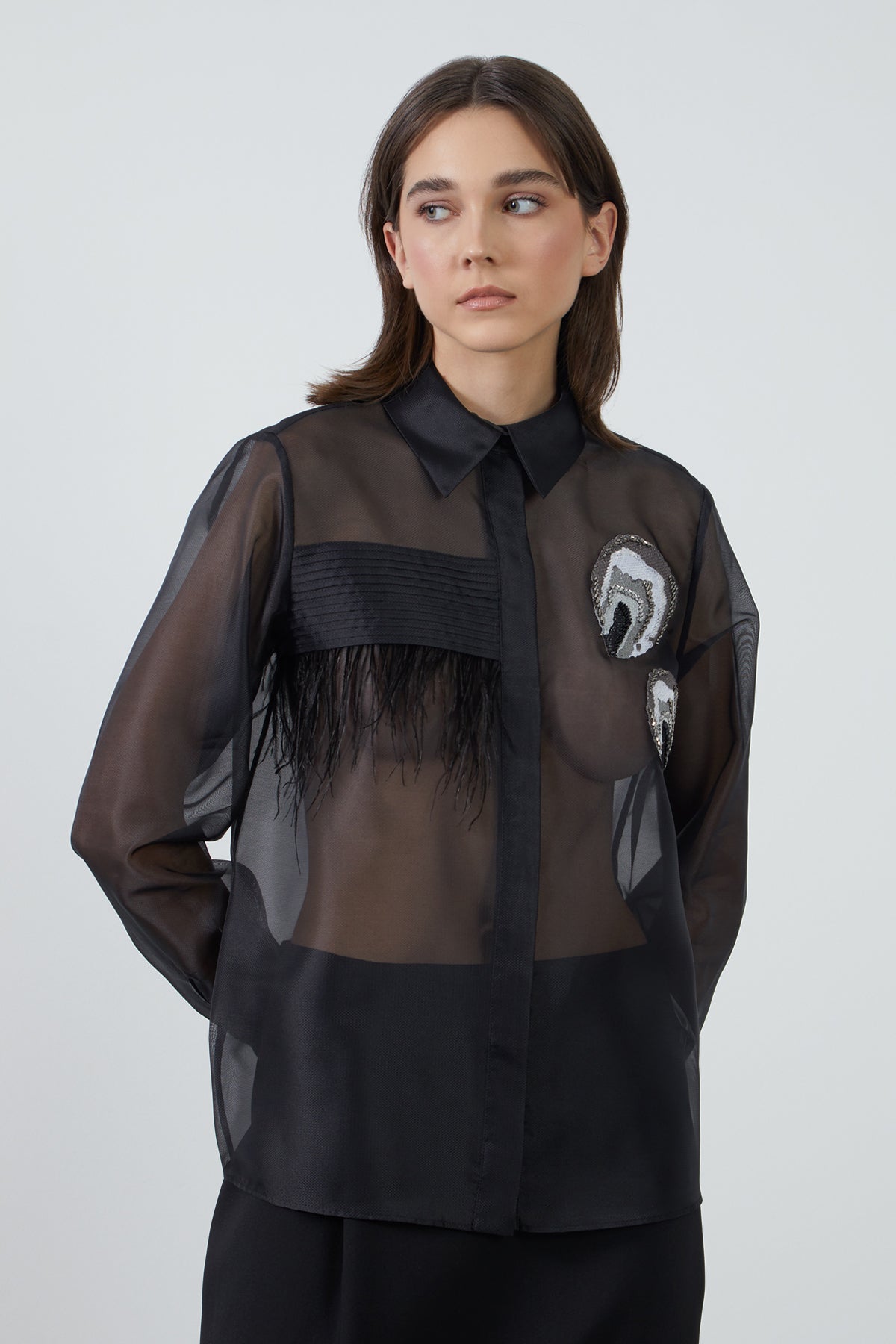 Nakış Aplike Detaylı Nervürlü Organze Bluz