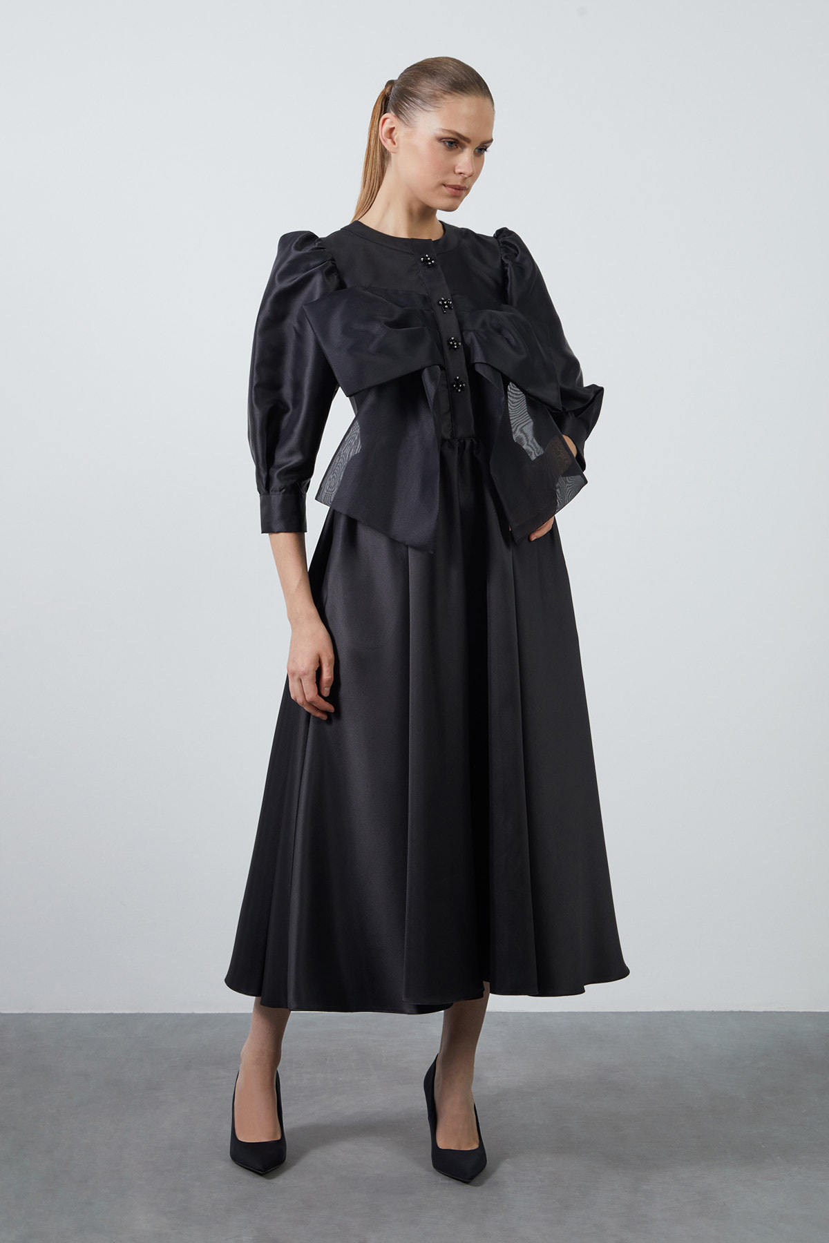 Kurdela Detaylı İşlemeli Midi Boy Elbise