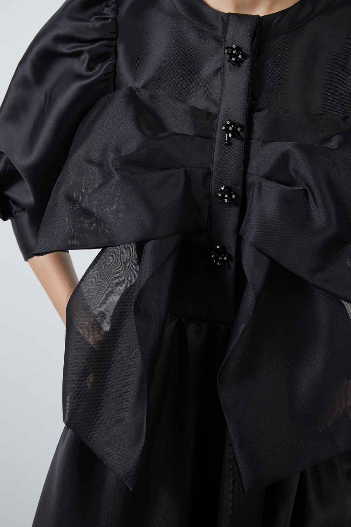 Kurdela Detaylı İşlemeli Midi Boy Elbise