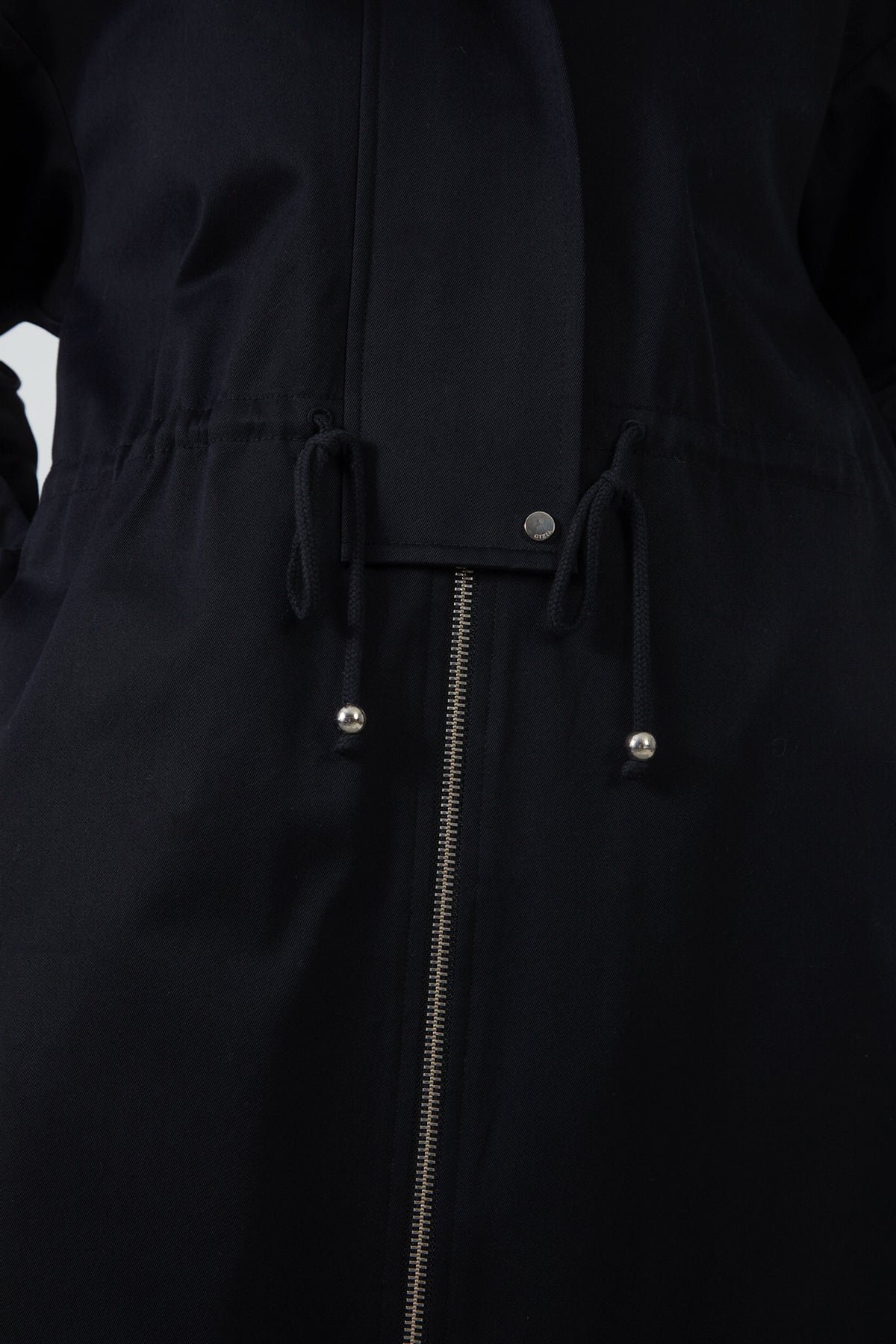 Etek Ucu Büzülebilir Kapüşonlu Uzun Trençkot