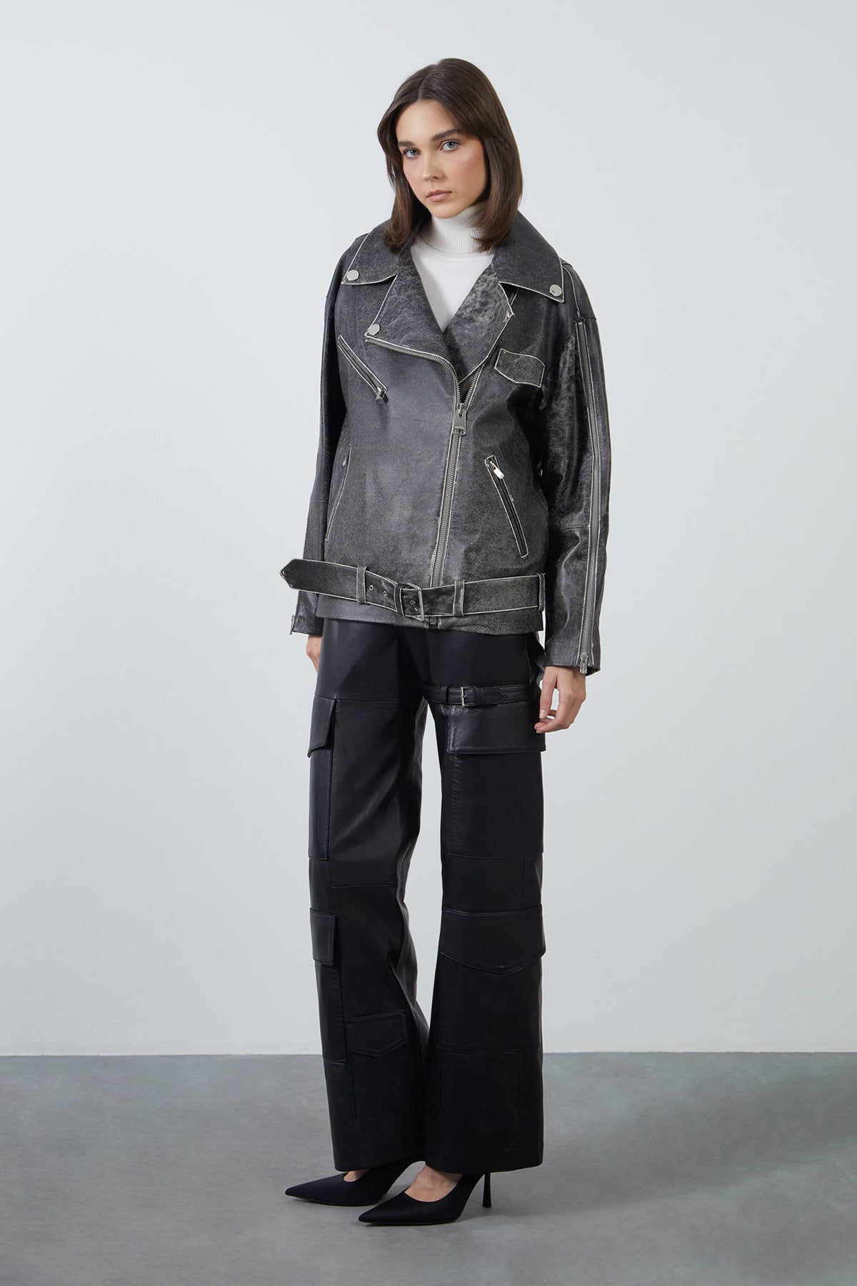 Etek Ucu Kemerli Deri Ceket