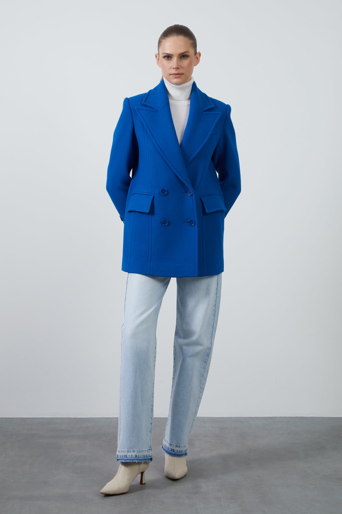 Kruvaze Kapama Geniş Cepli Kaşe Ceket