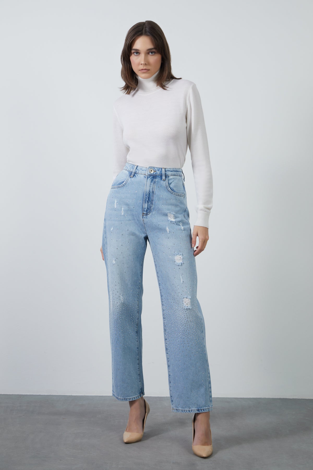 Aksesuar Toka Detaylı Boru Paça Basic Jean Pantolon