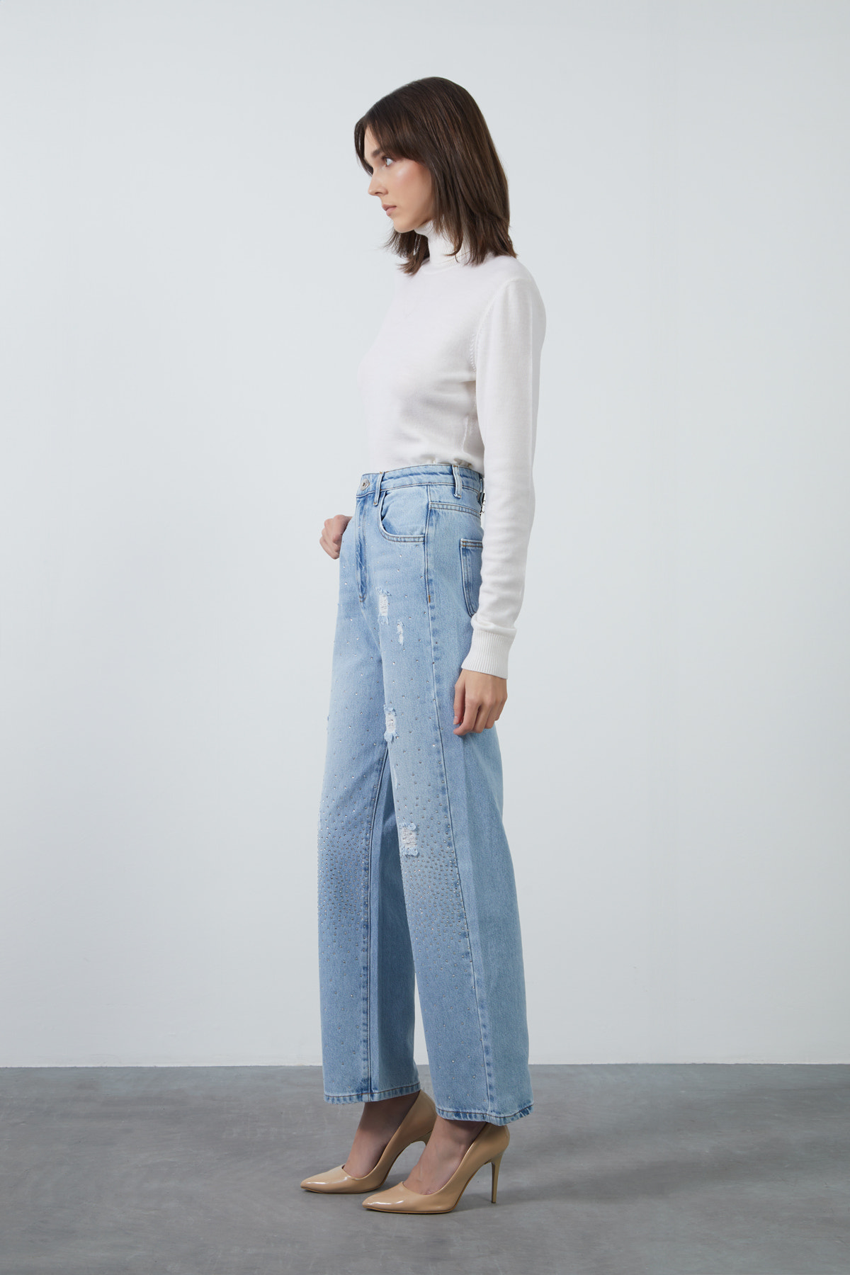 Aksesuar Toka Detaylı Boru Paça Basic Jean Pantolon