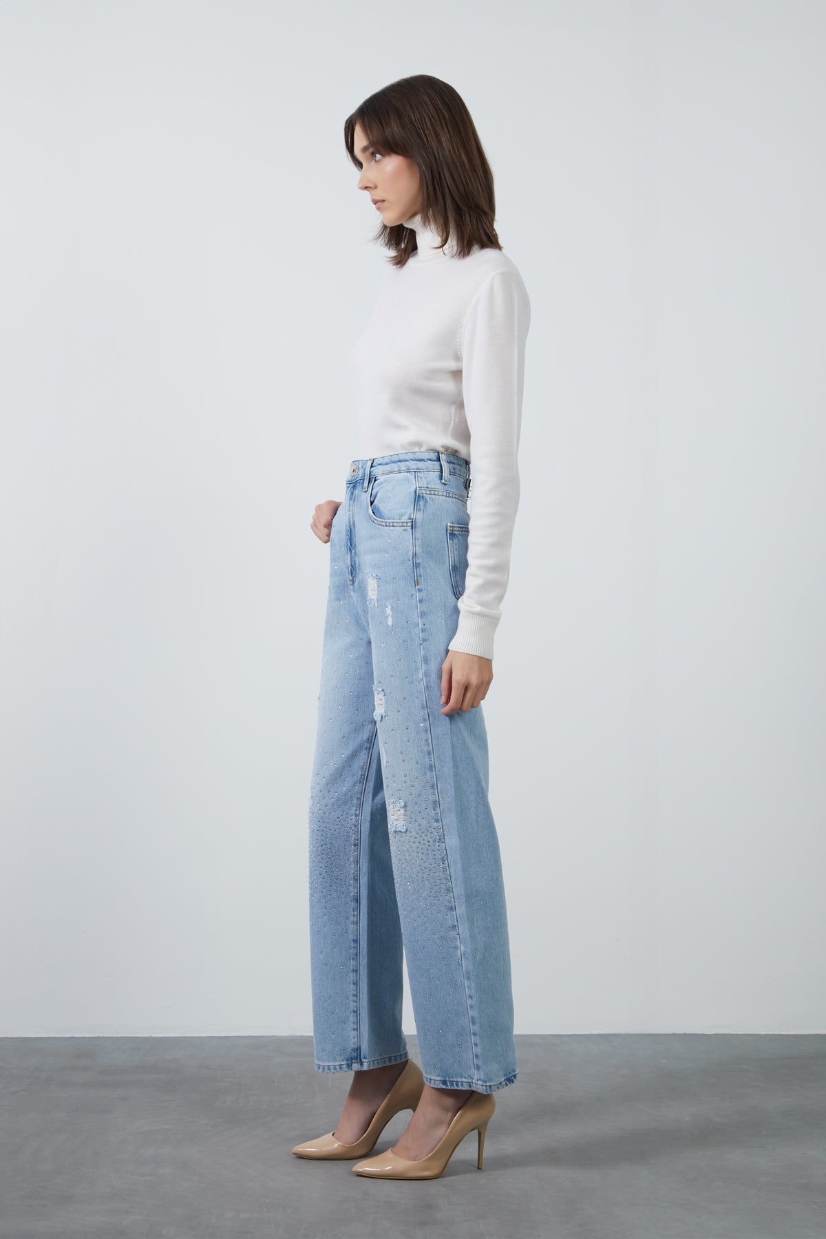 Aksesuar Toka Detaylı Boru Paça Basic Jean Pantolon