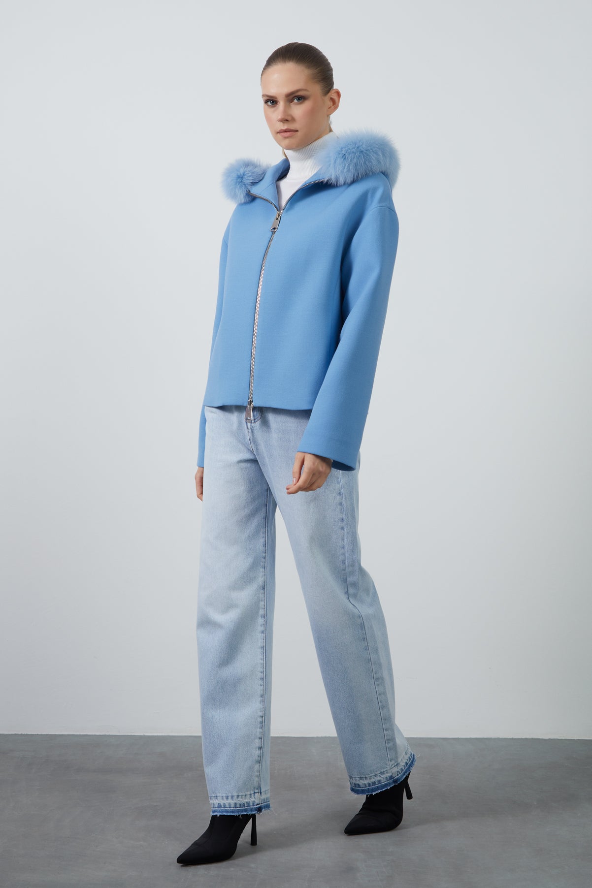 Kapüşonu Kürklü Kutu Form Kaşe Kaban