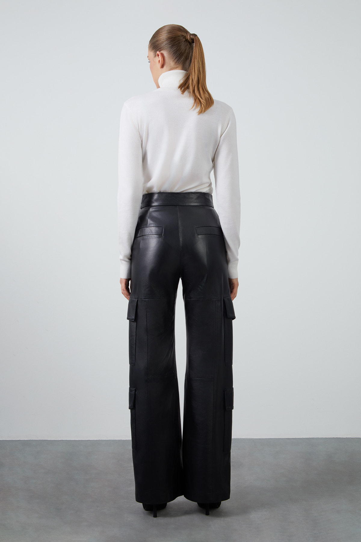 Metal Toka Detaylı Kargo Cepli Boru Paça Deri Pantolon