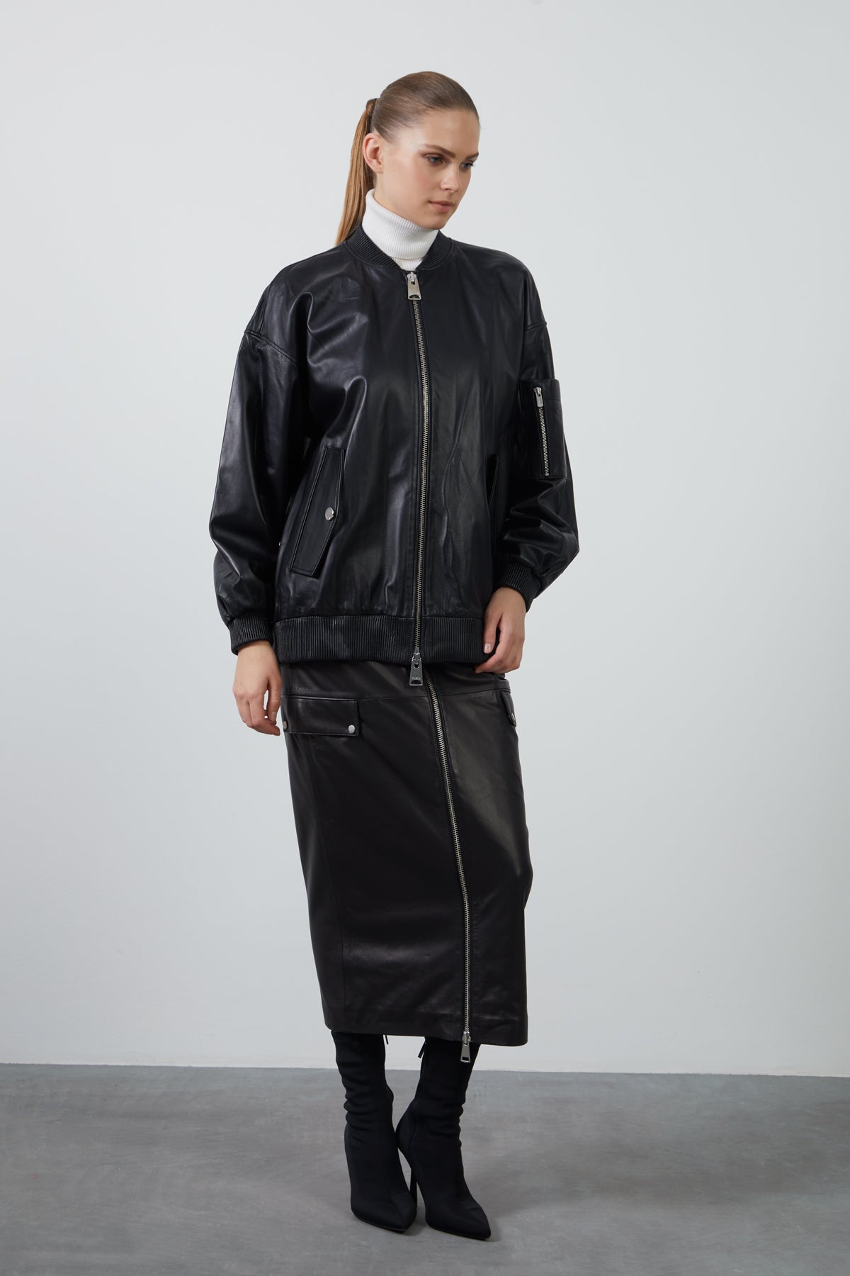 Kol Üzeri Cep Detaylı Manşet Ve Etek Ucu Lastikli Deri Ceket