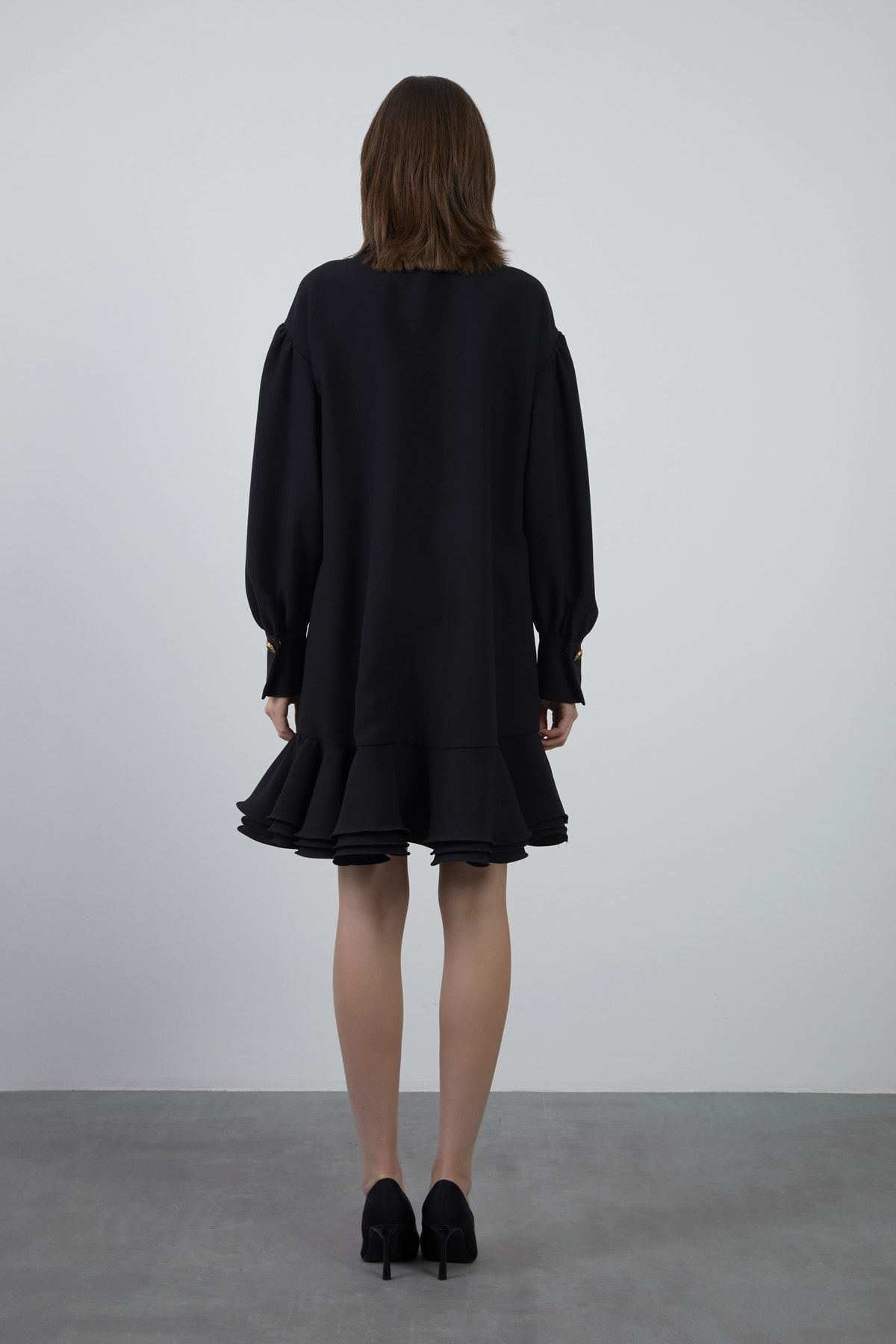 Düğme Detaylı Etek Ucu Fırfırlı Kısa Elbise