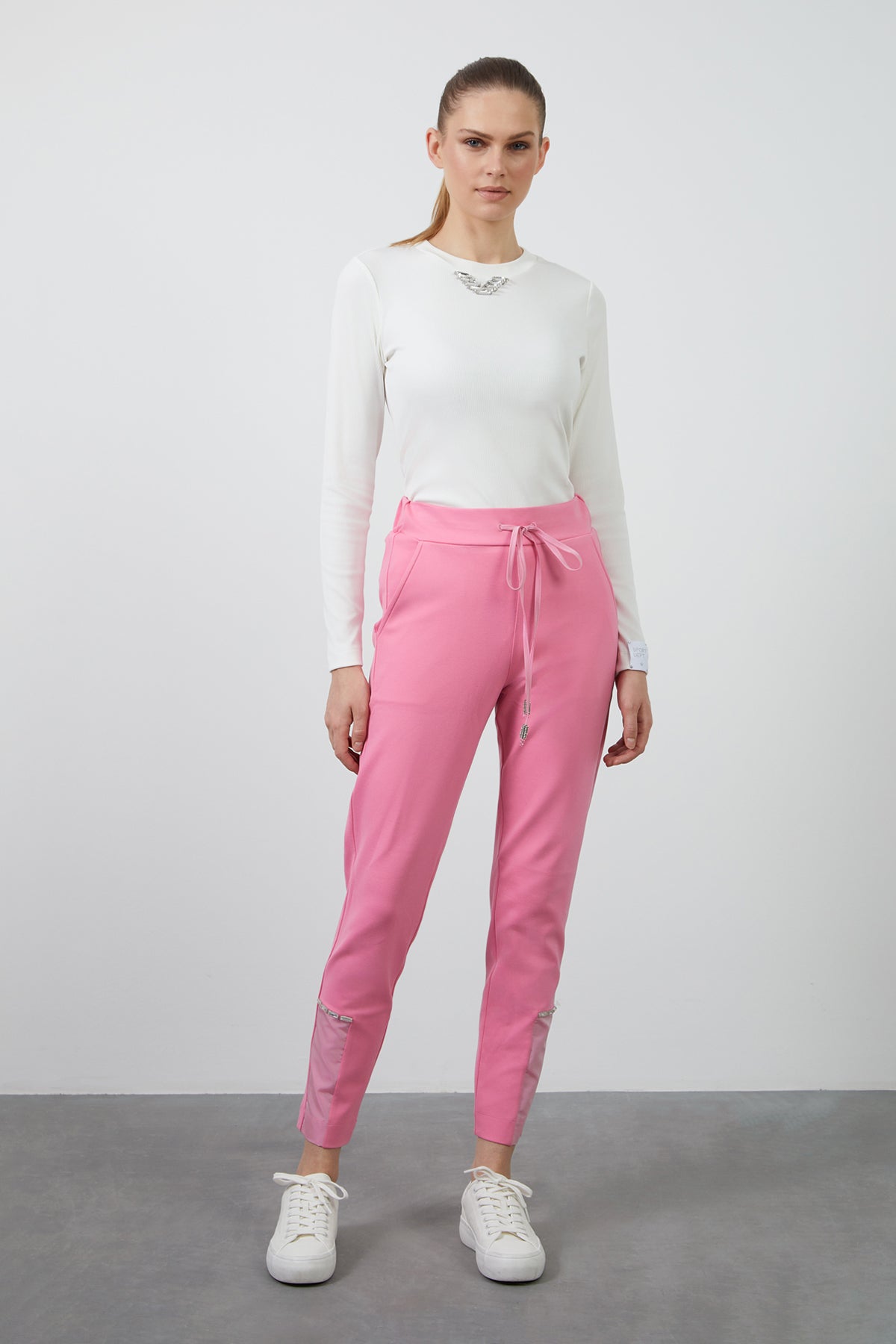 Arka Beli Lastikli Bağ Ucu Taşlı Eşofman Altı