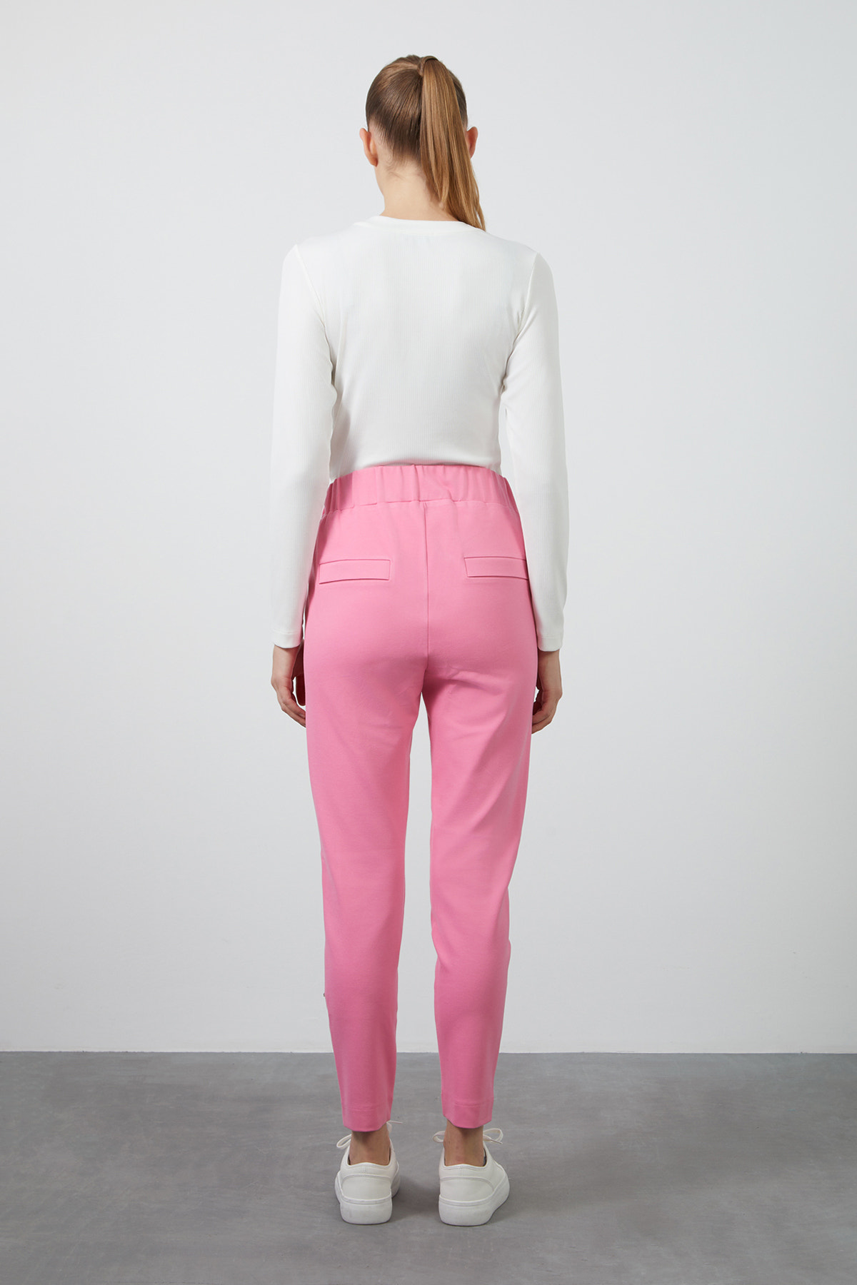 Arka Beli Lastikli Bağ Ucu Taşlı Eşofman Altı