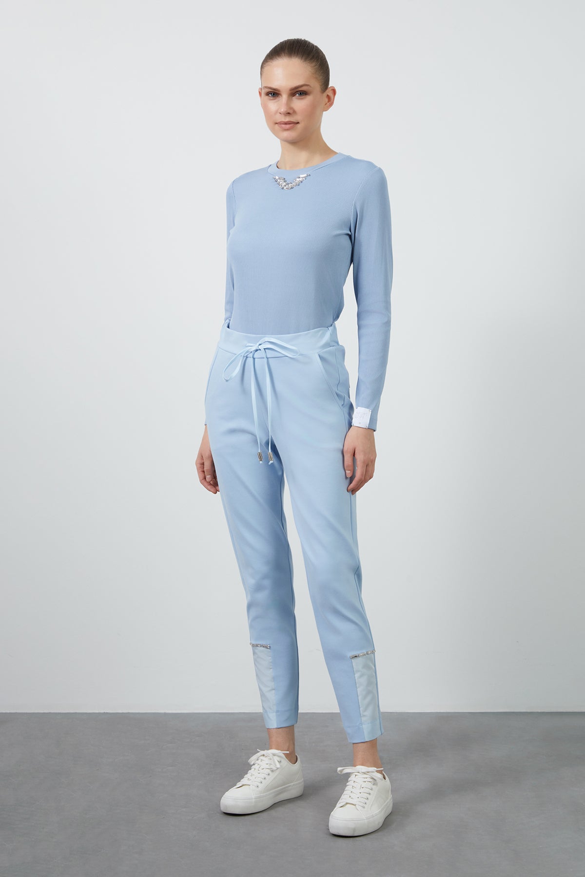 Arka Beli Lastikli Bağ Ucu Taşlı Eşofman Altı