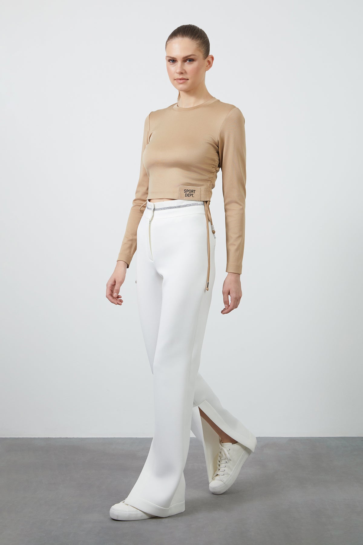 Etek Ucu Aplike Nakış Detaylı Kısa Uzun Kollu T-Shirt