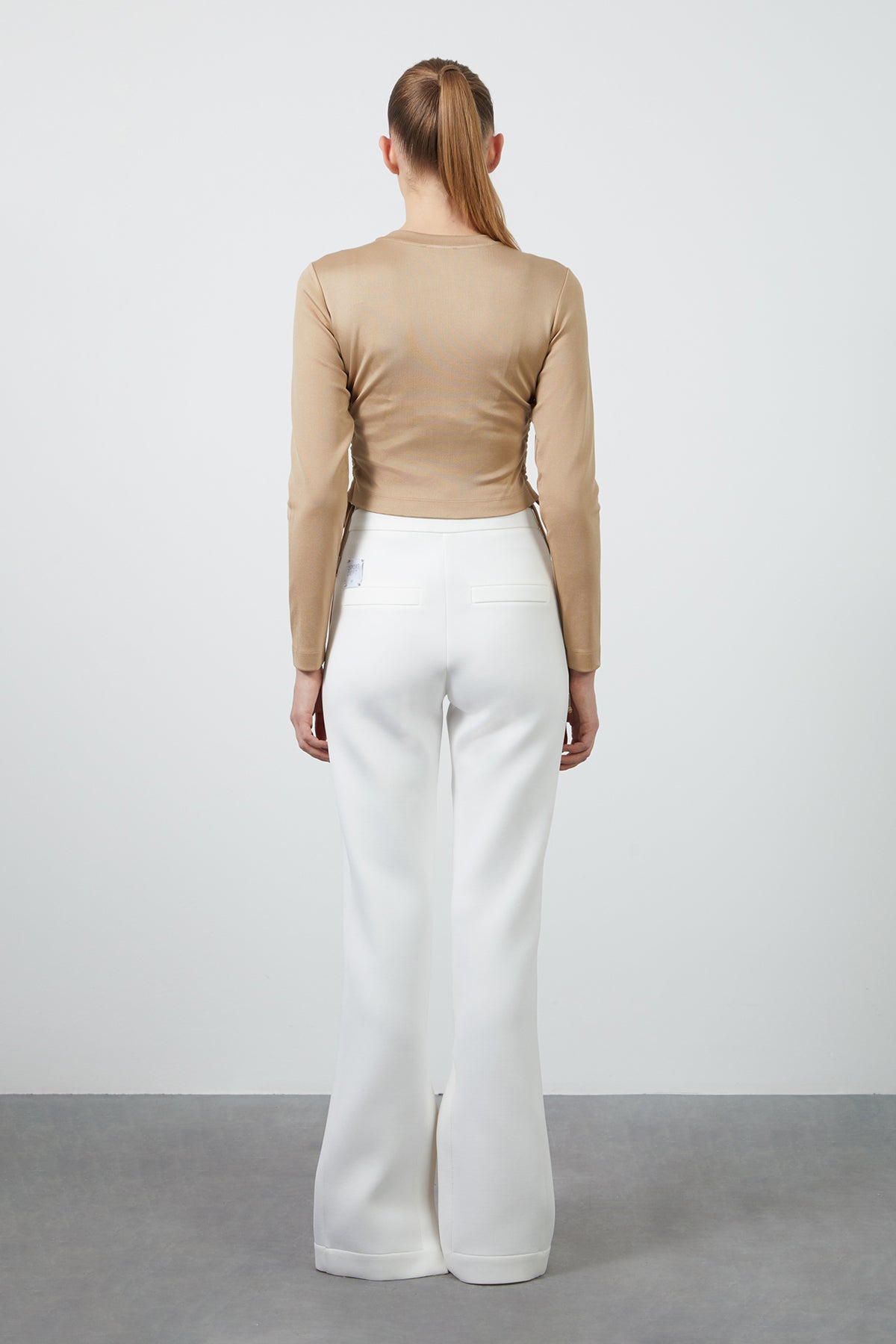 Etek Ucu Aplike Nakış Detaylı Kısa Uzun Kollu T-Shirt