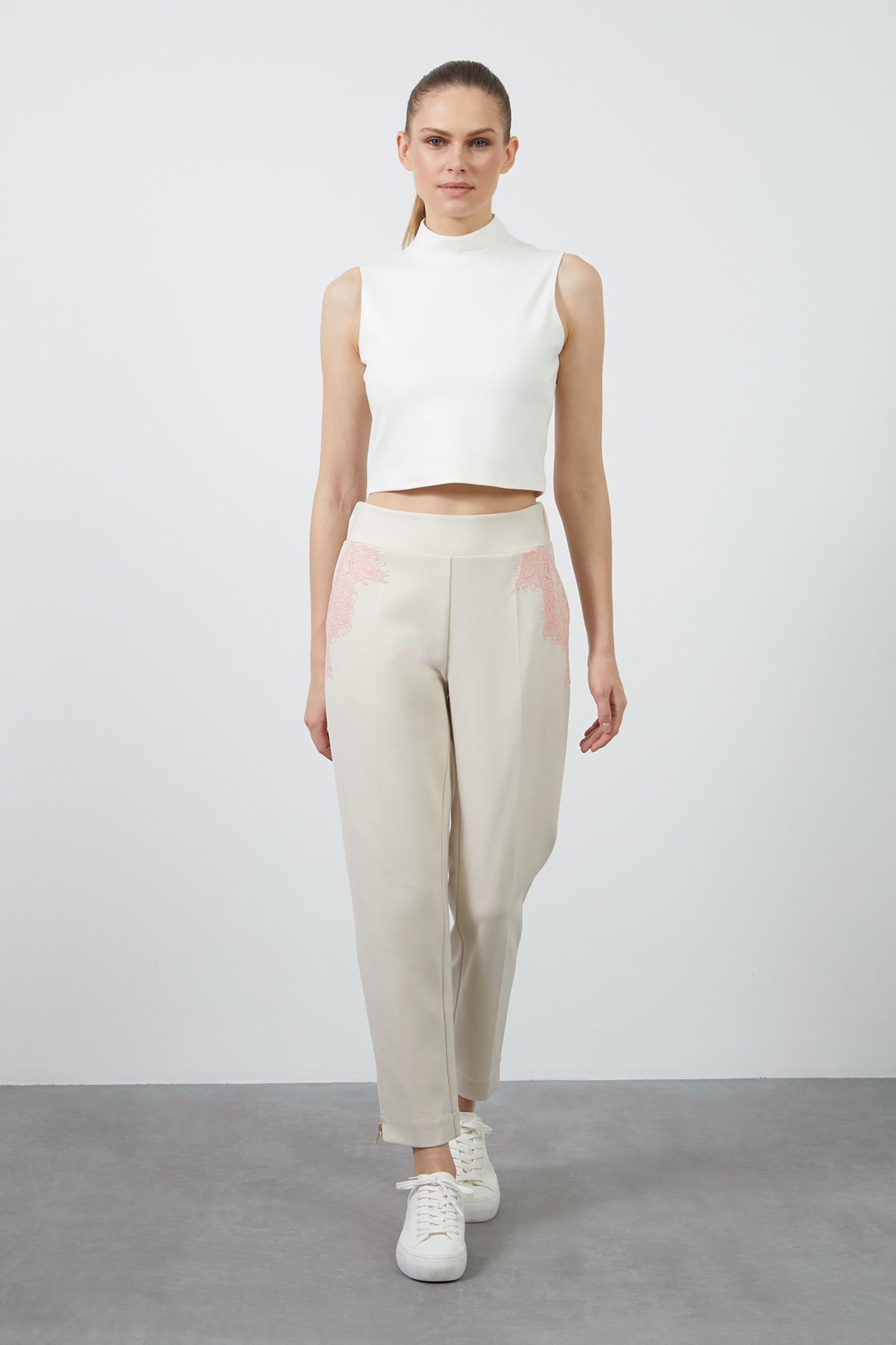 Aksesuar Detaylı Cepleri Dantel Detaylı Eşofman Altı