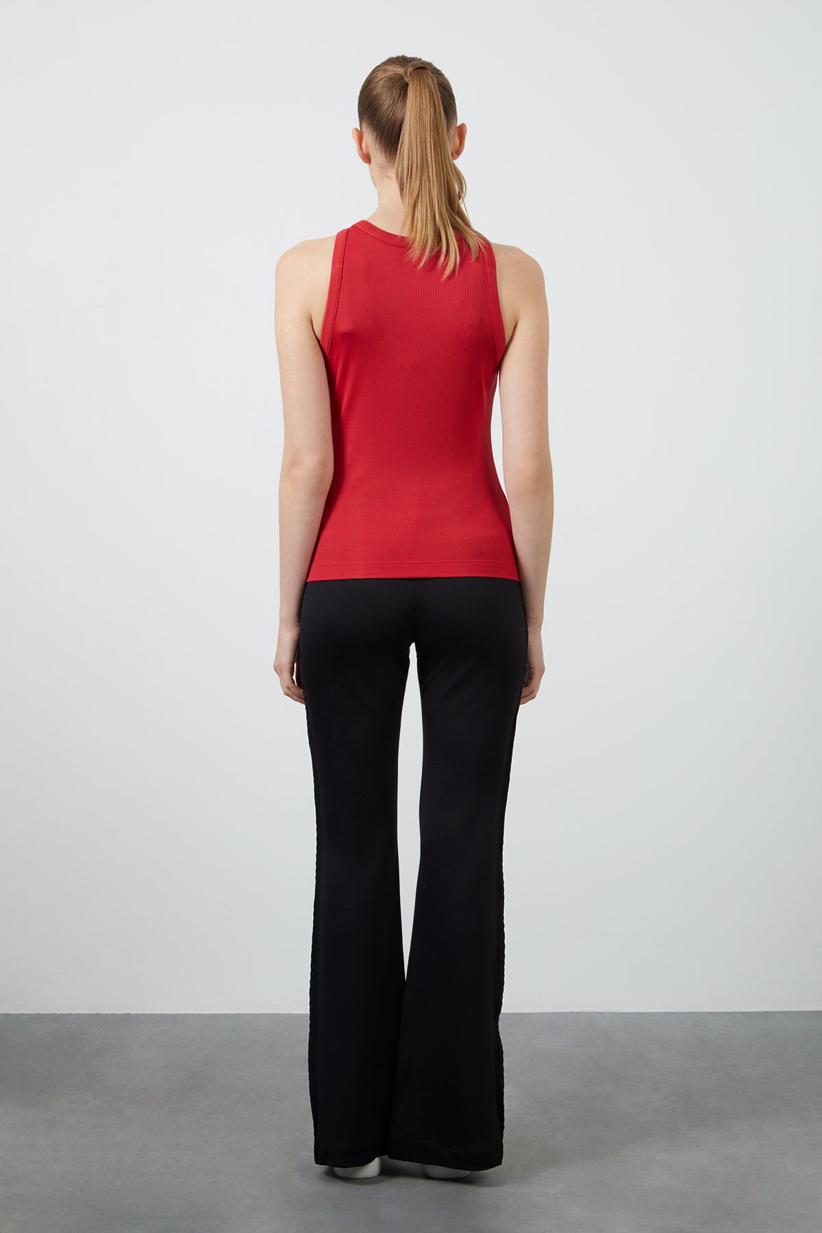 Ön Beden Etiket Detaylı Halter Yaka Bluz