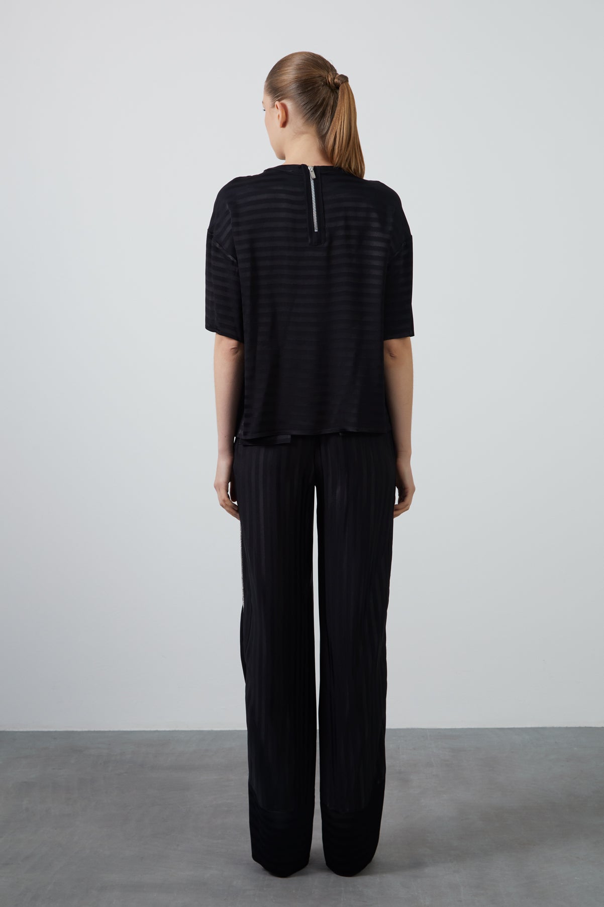 Tüylü Nakış Detaylı Basic T-shirt