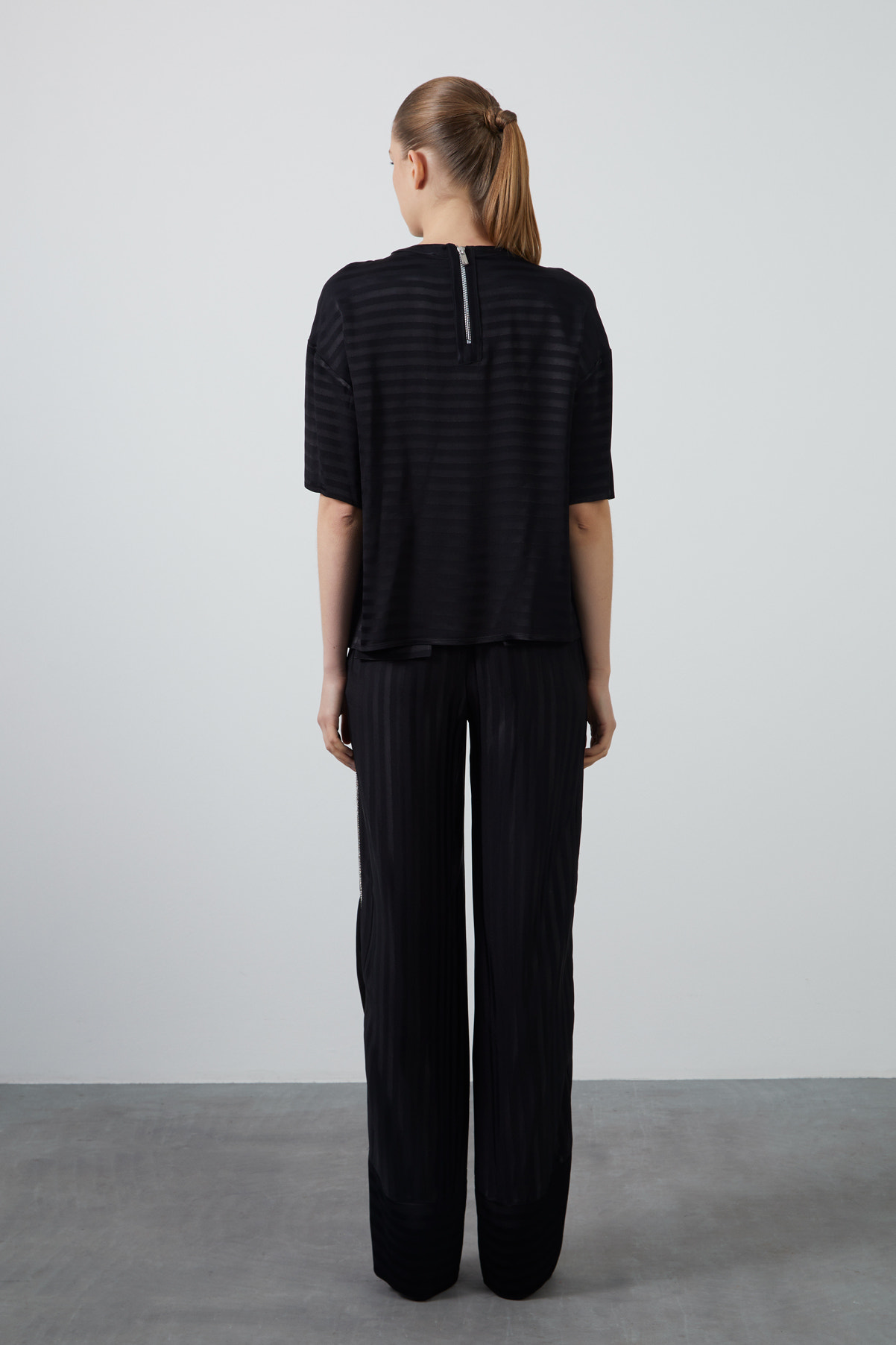 Tüylü Nakış Detaylı Basic T-shirt